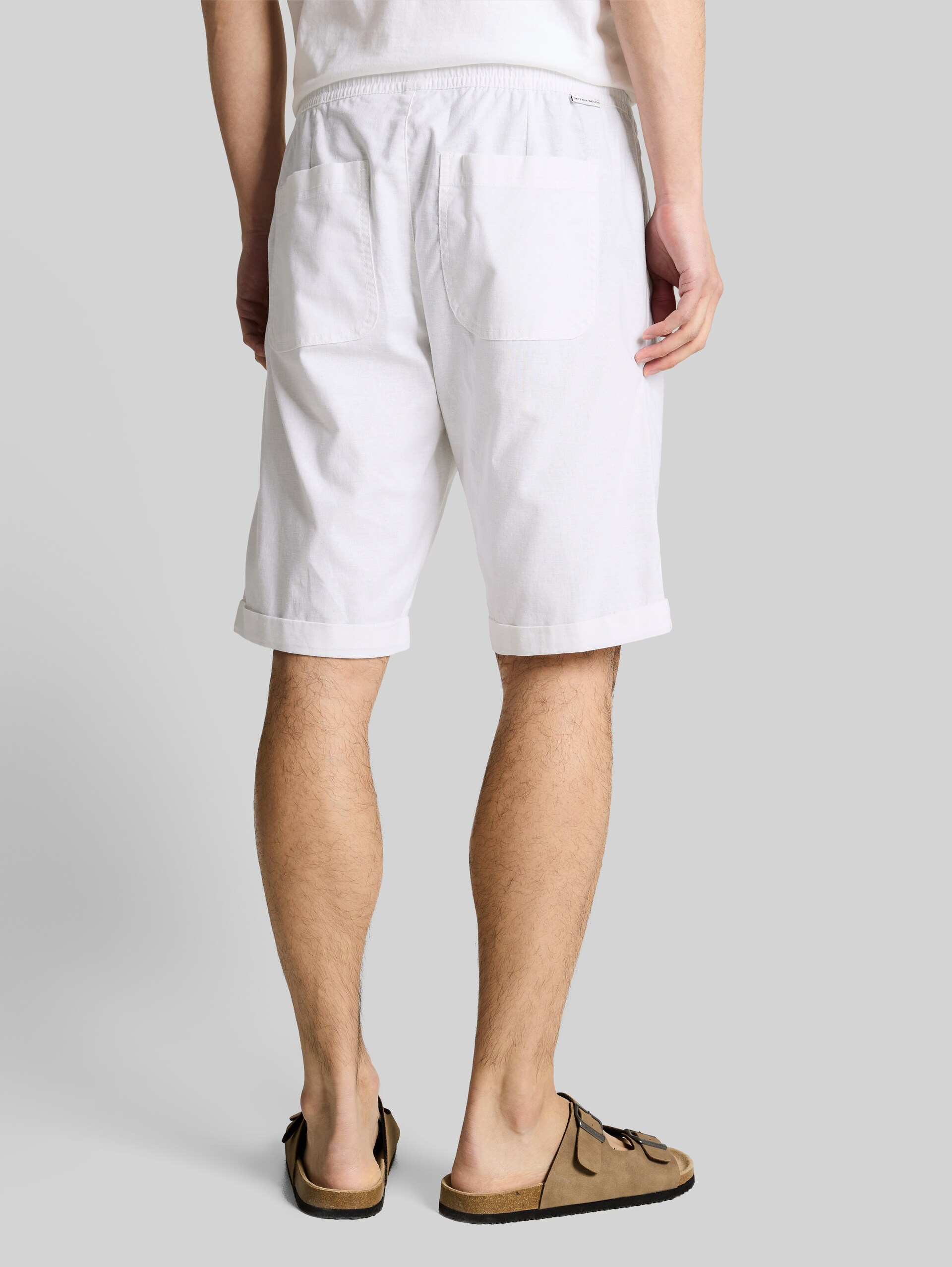 TTREGULAR shorts with linen blend - White - Neckline model-back view