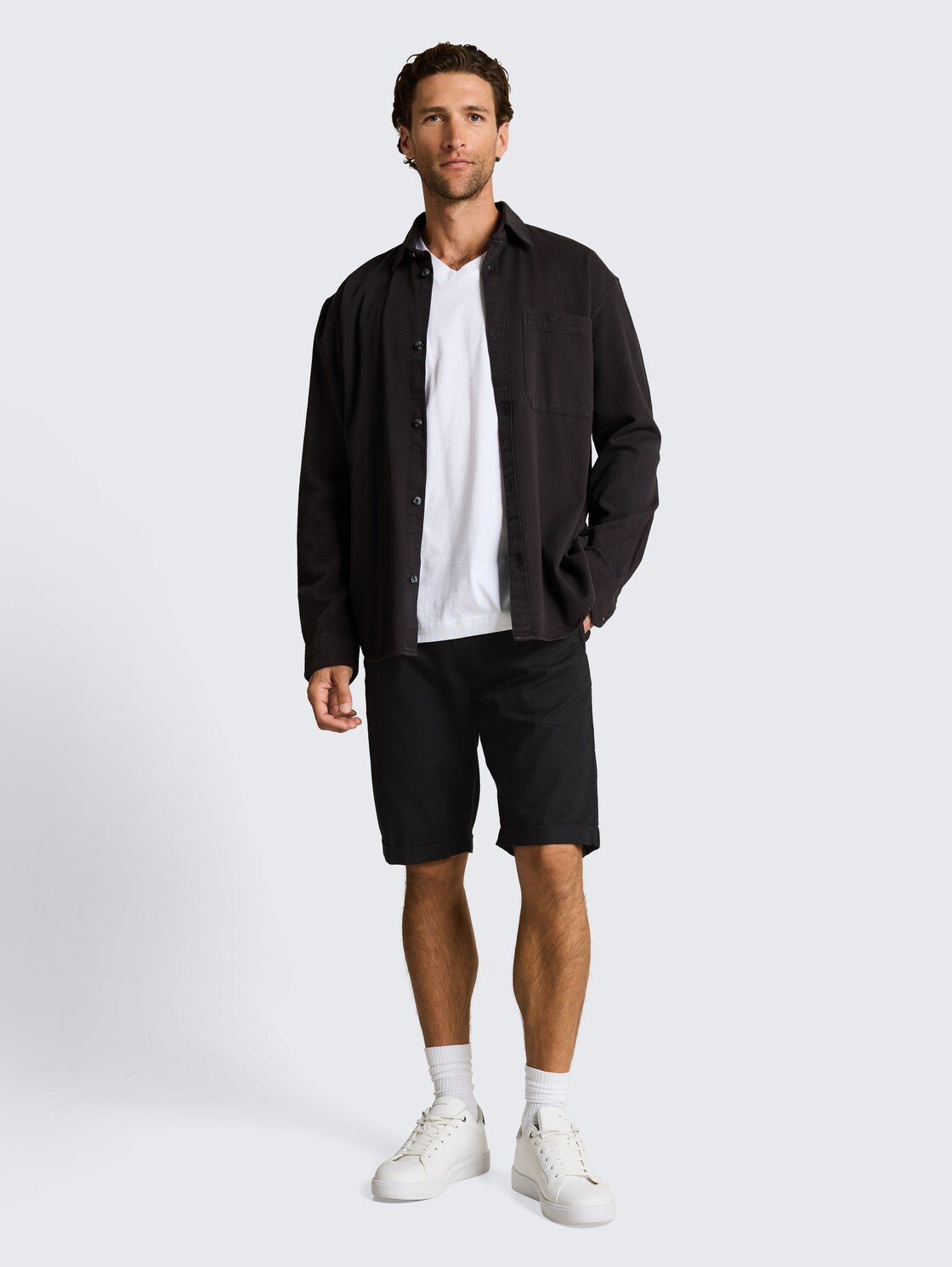 TTREGULAR Shorts mit Leinenanteil - Black - Model-Vorderansicht