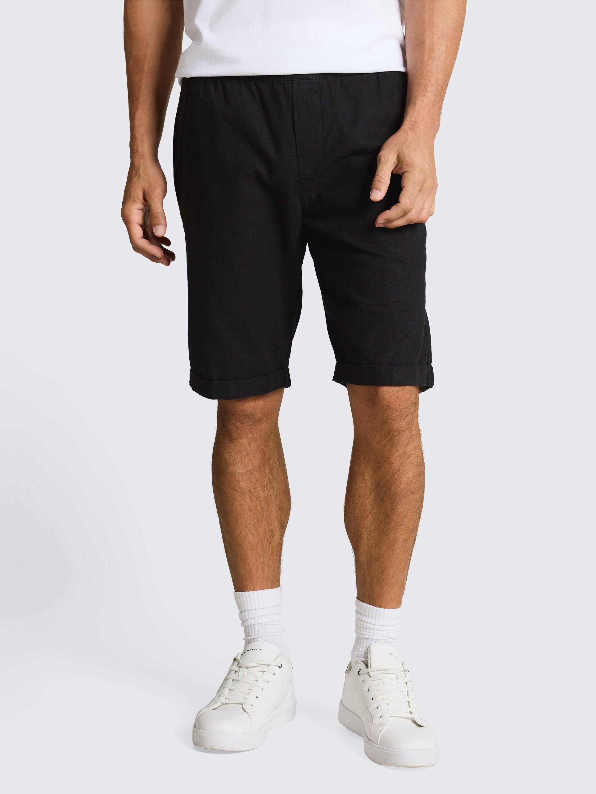 TTREGULAR Shorts mit Leinenanteil - Black - Ausschnitt Model-Vorderansicht