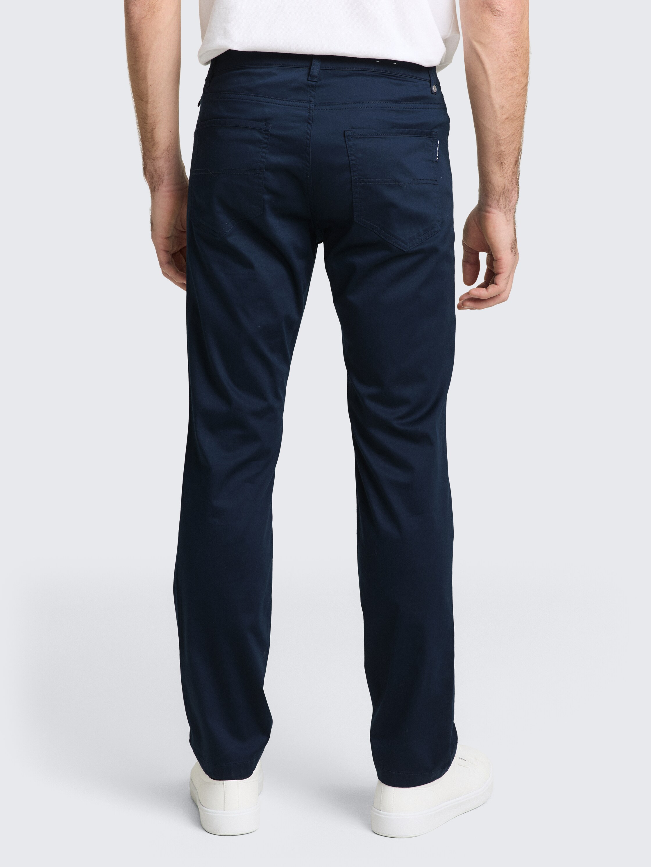 TTJOSH REGULAR SLIM Hose - sky captain blue - Auschnitt Model-Rückansicht