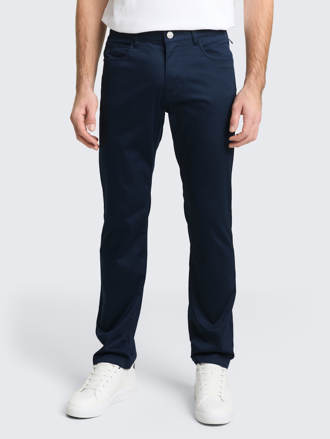 TTJOSH REGULAR SLIM Hose - sky captain blue - Ausschnitt Model-Vorderansicht
