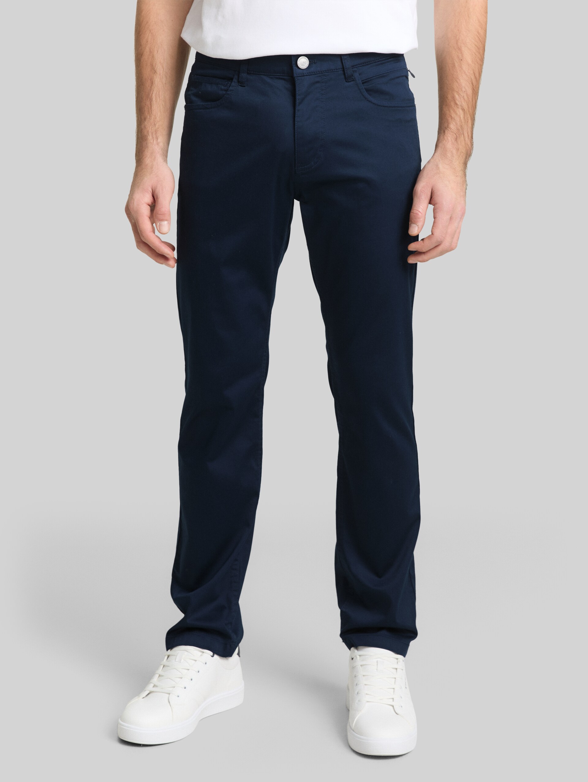 TTJOSH REGULAR SLIM Trousers - sky captain blue - Neckline model front view