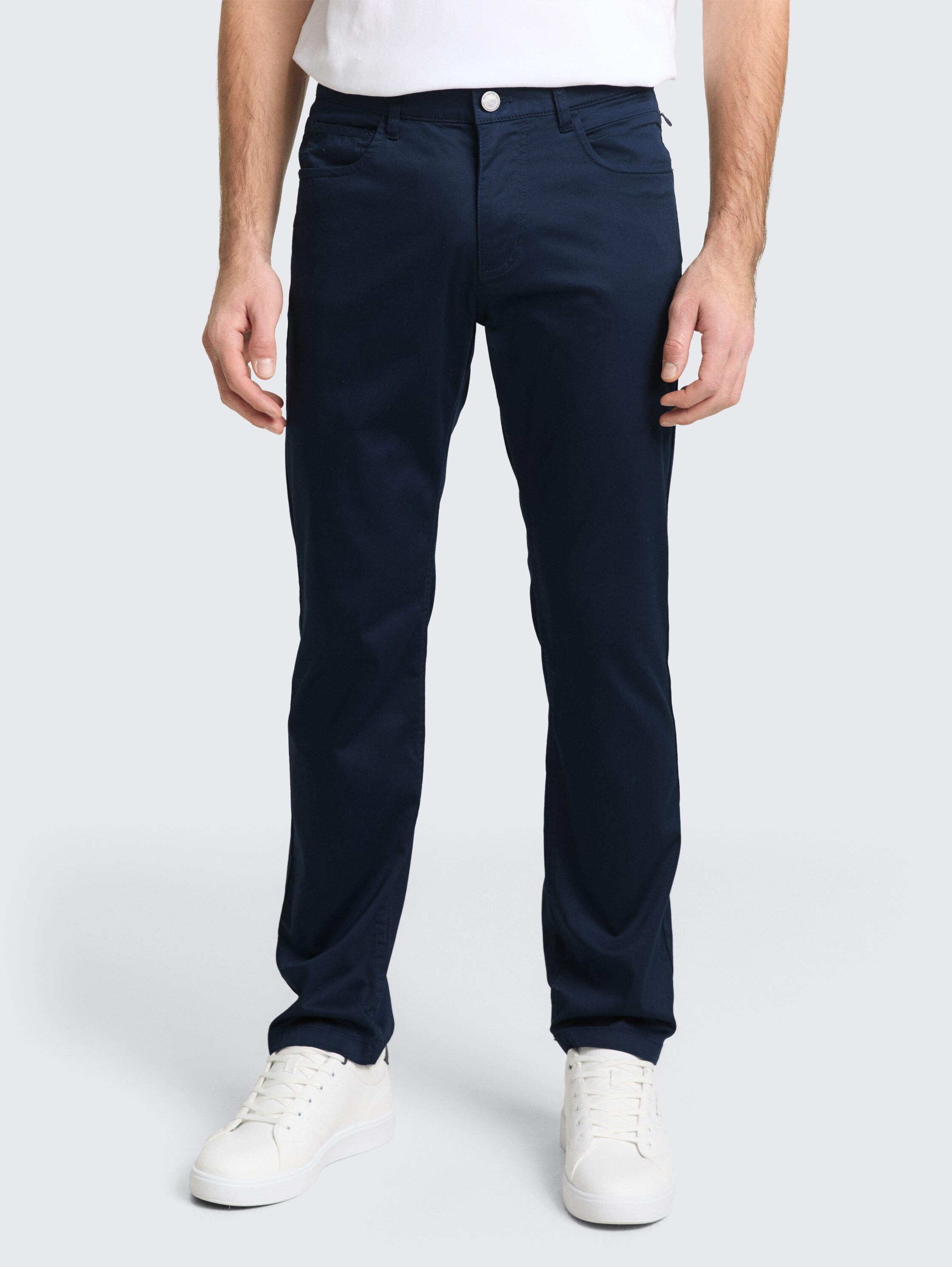 TTJOSH REGULAR SLIM Hose - sky captain blue - Ausschnitt Model-Vorderansicht