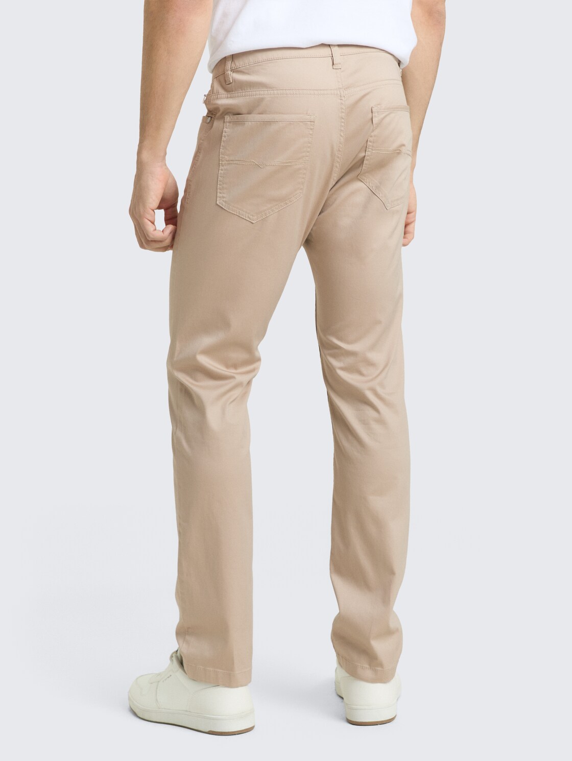 TTJOSH REGULAR SLIM Hose - Cashew Beige - Auschnitt Model-Rückansicht