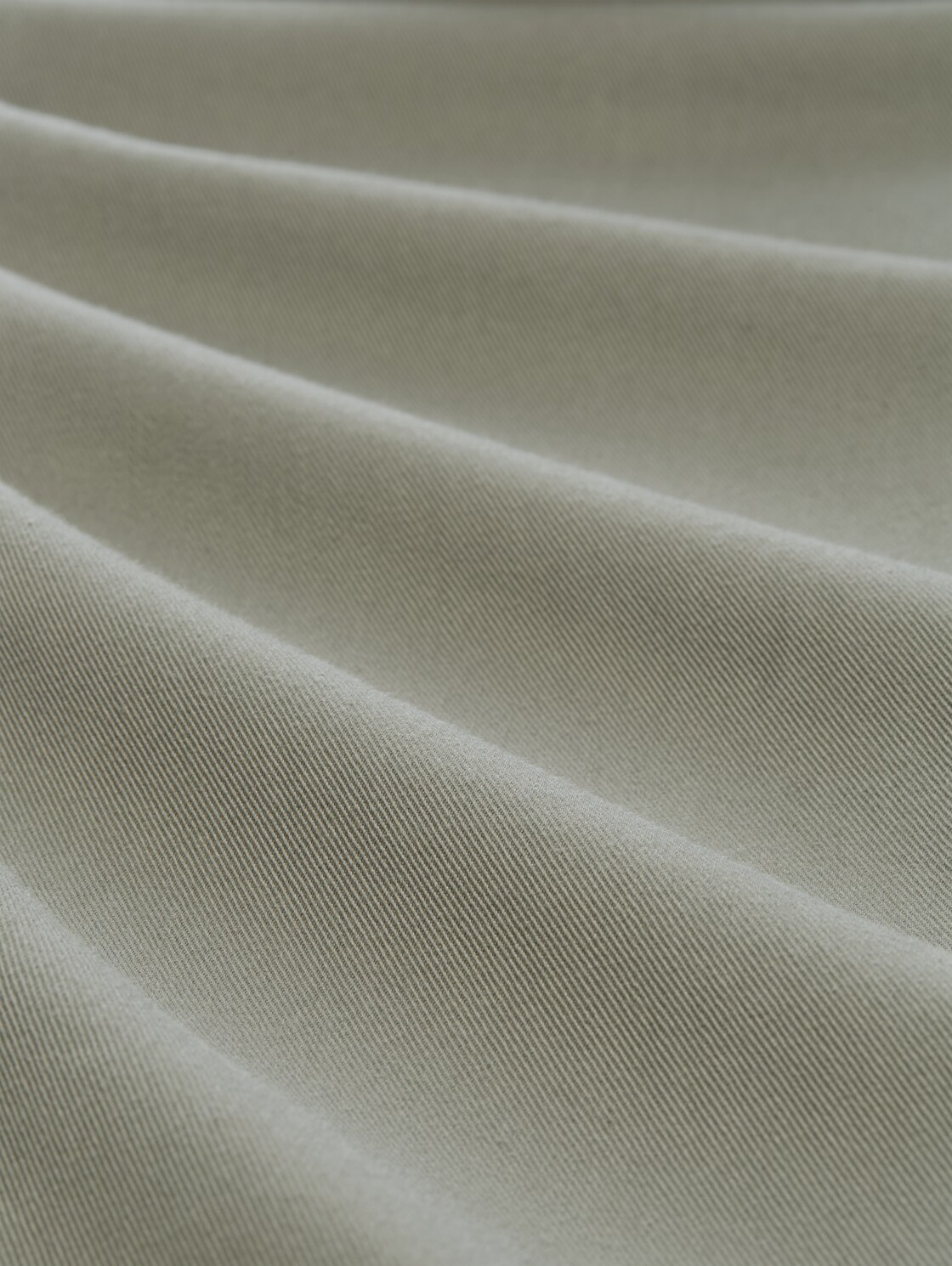 TTREGULAR Chino Hose - Greyish Shadow Olive - Material-Ansicht