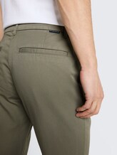 Pantalon chino TTREGULAR - Greyish Shadow Olive - Vue détaillée du modèle