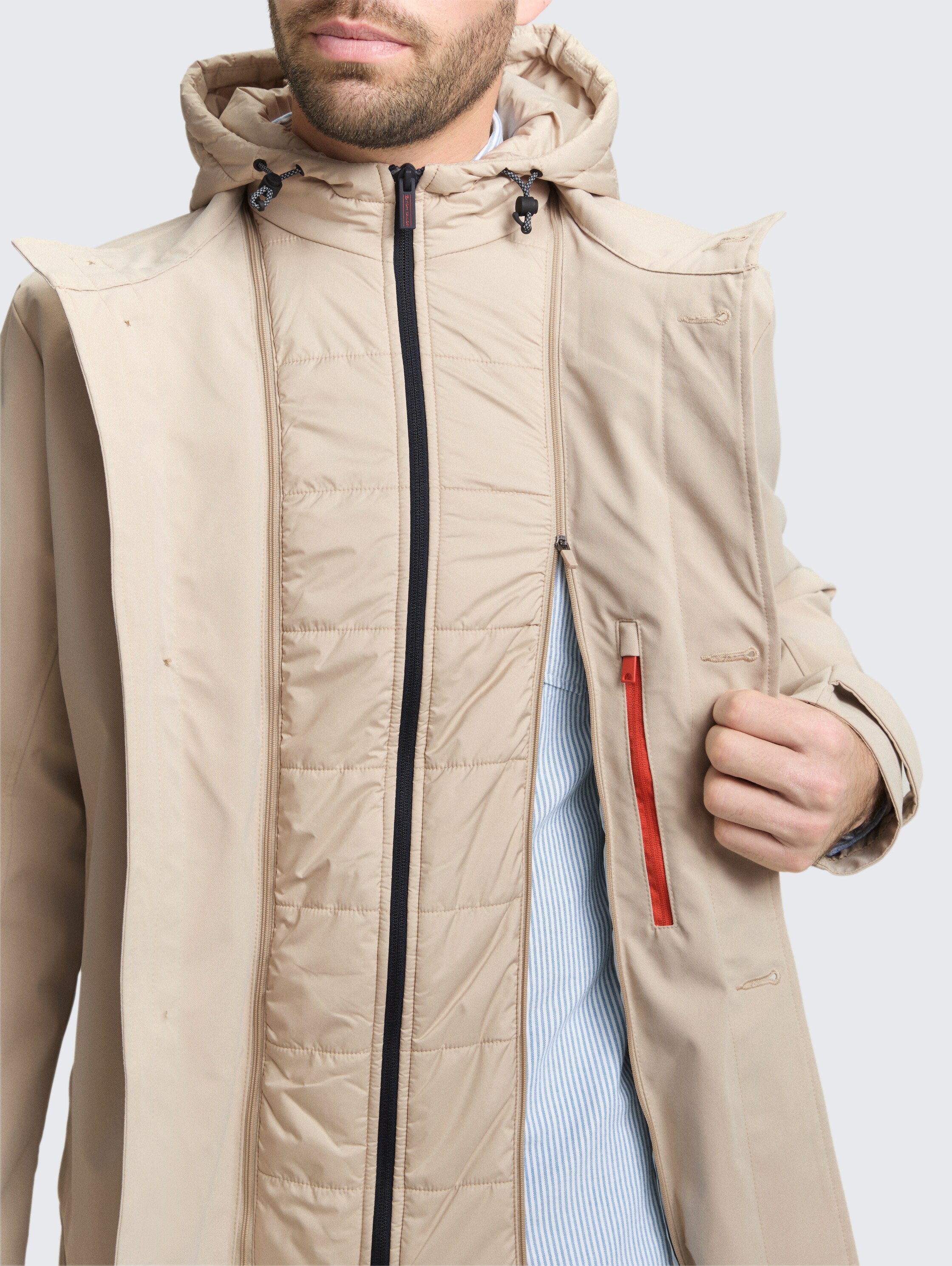 2-in-1 Mantel mit herausnehmbarem Einsatz - Cashew Beige - Detail-Model-Ansicht