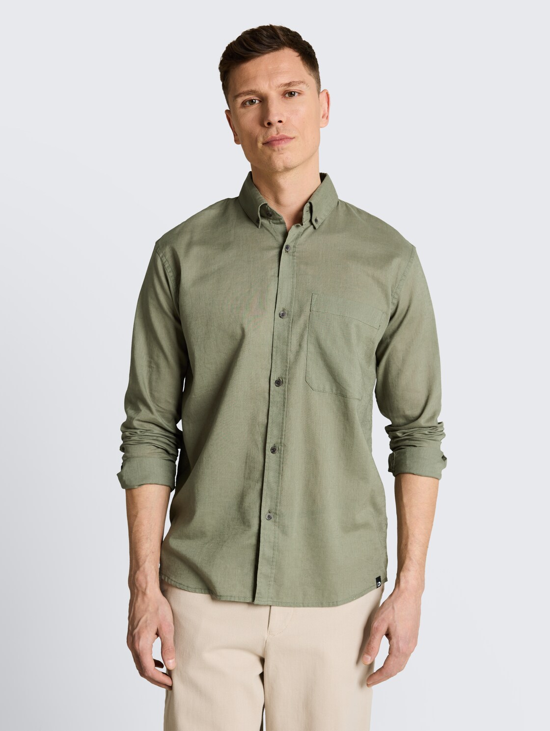 Relaxed Fit Hemd mit Leinenanteil - Sea Spray - Ausschnitt Model-Vorderansicht