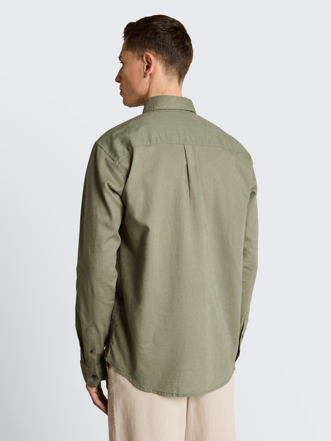 Relaxed Fit Hemd mit Leinenanteil - Sea Spray - Auschnitt Model-Rückansicht