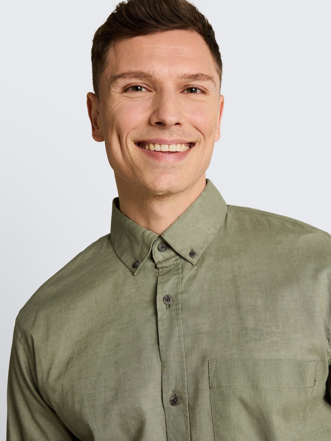 Relaxed Fit Hemd mit Leinenanteil - Sea Spray - Detail-Model-Ansicht