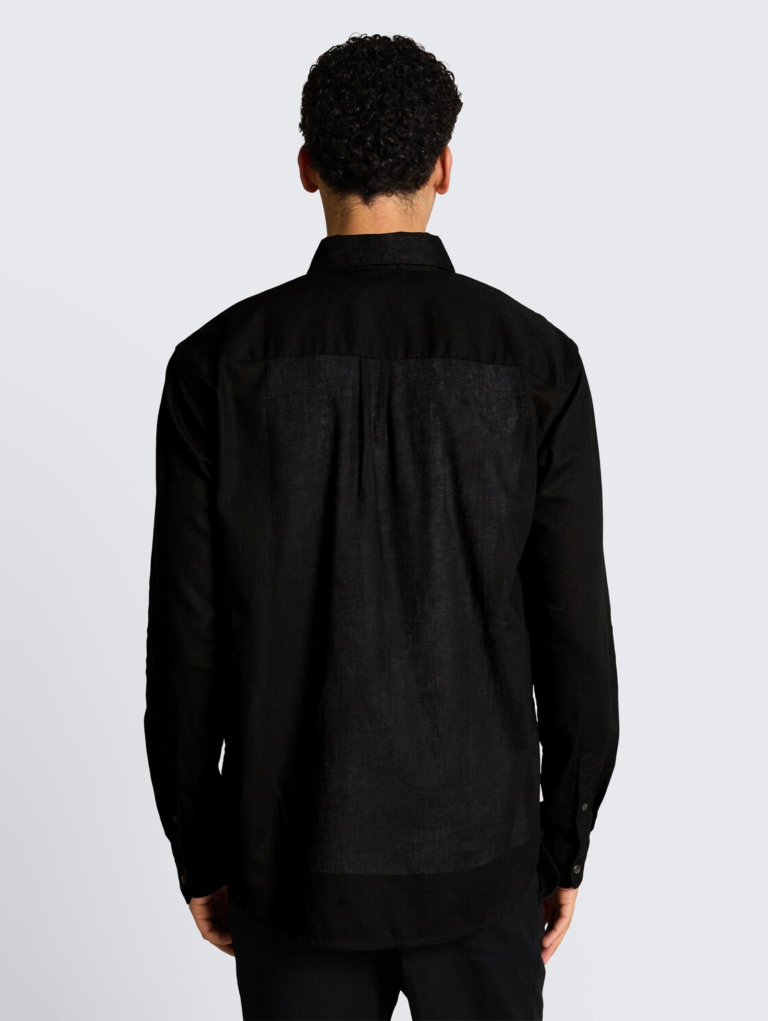 Relaxed Fit Hemd mit Leinenanteil - Black - Auschnitt Model-Rückansicht