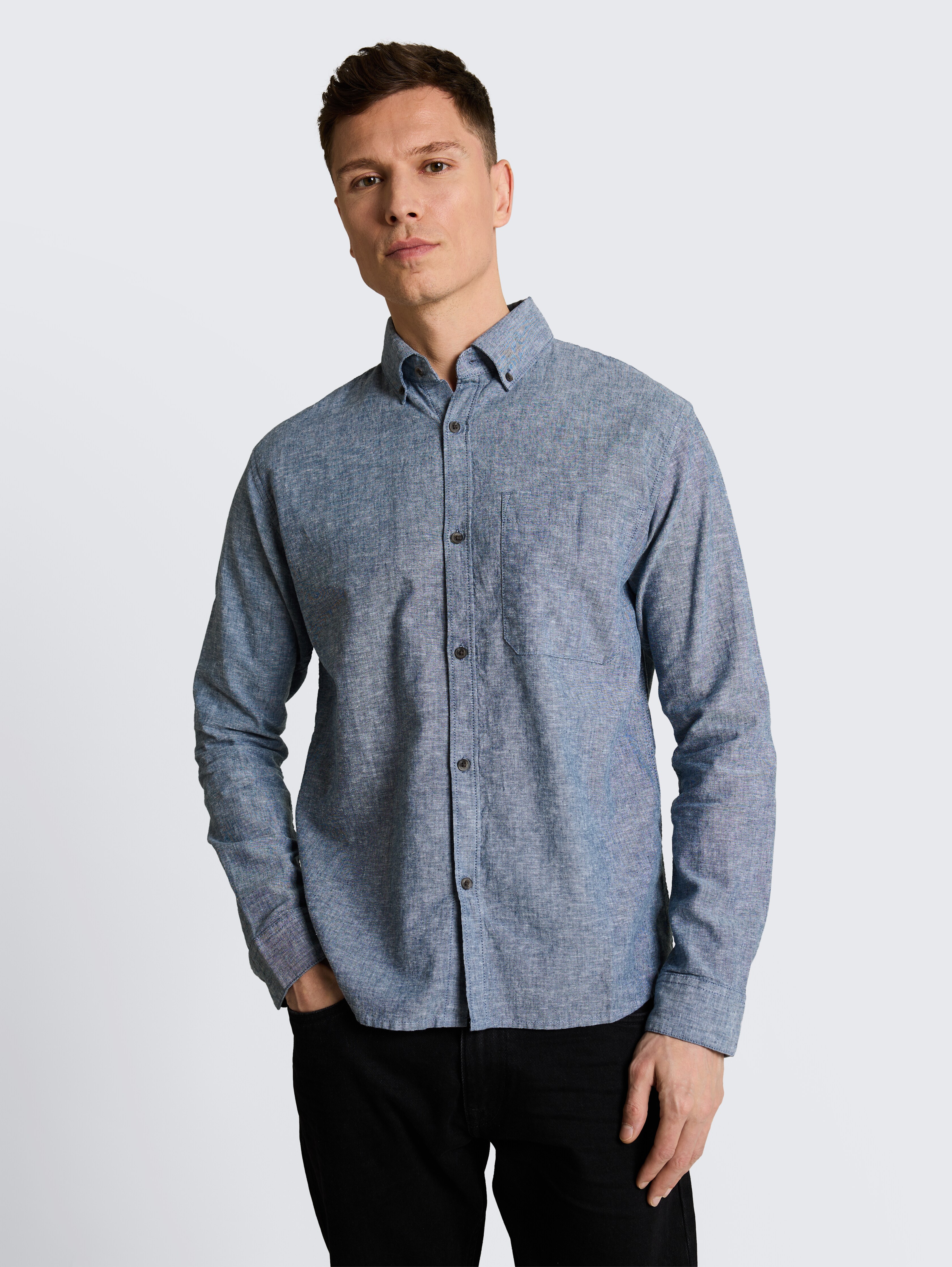 Relaxed fit shirt with linen blend by Denim Male, nighttime blue chambray