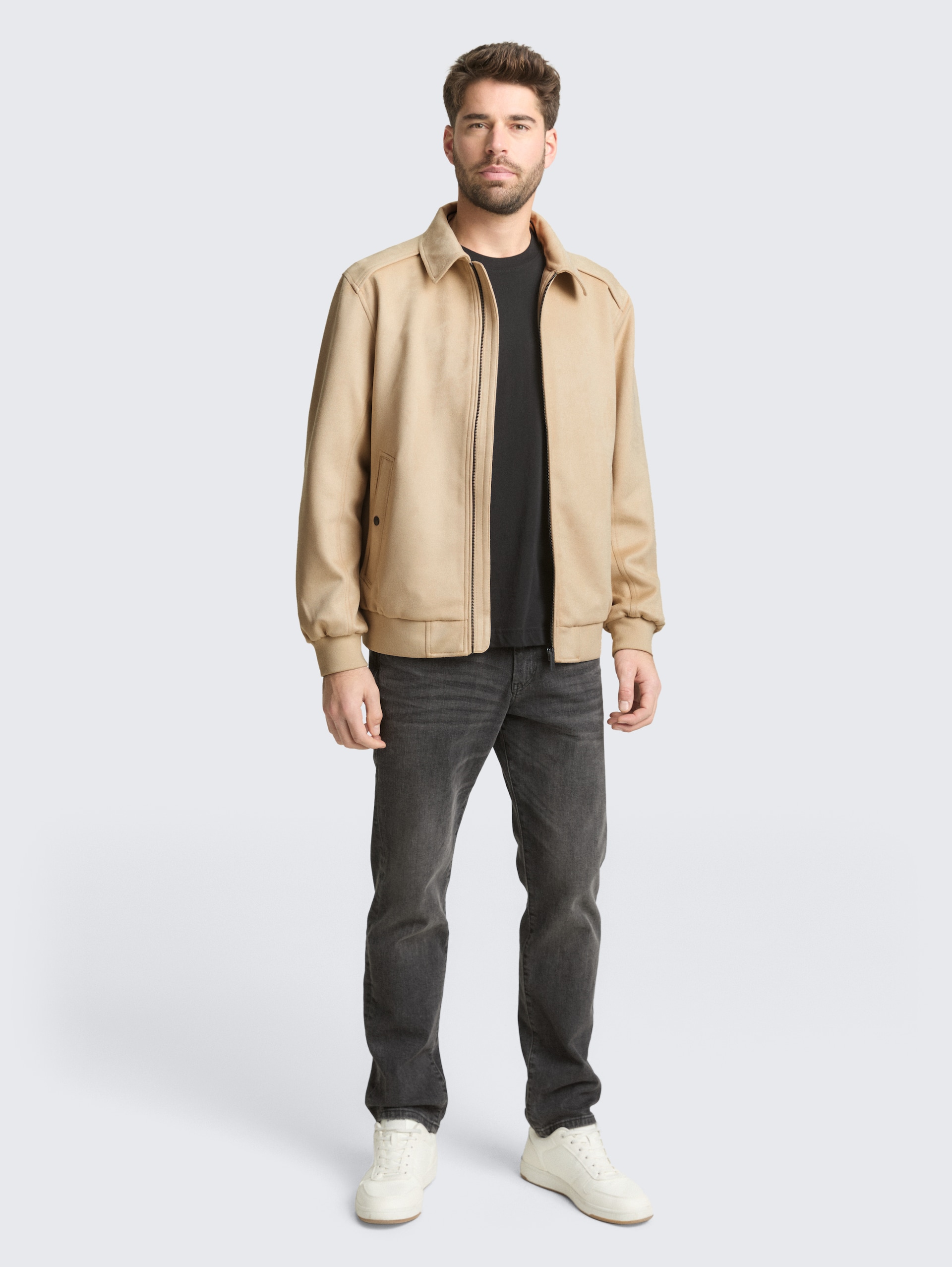 Jacke in Wildleder-Optik - Cashew Beige - seitliche Model-Ansicht