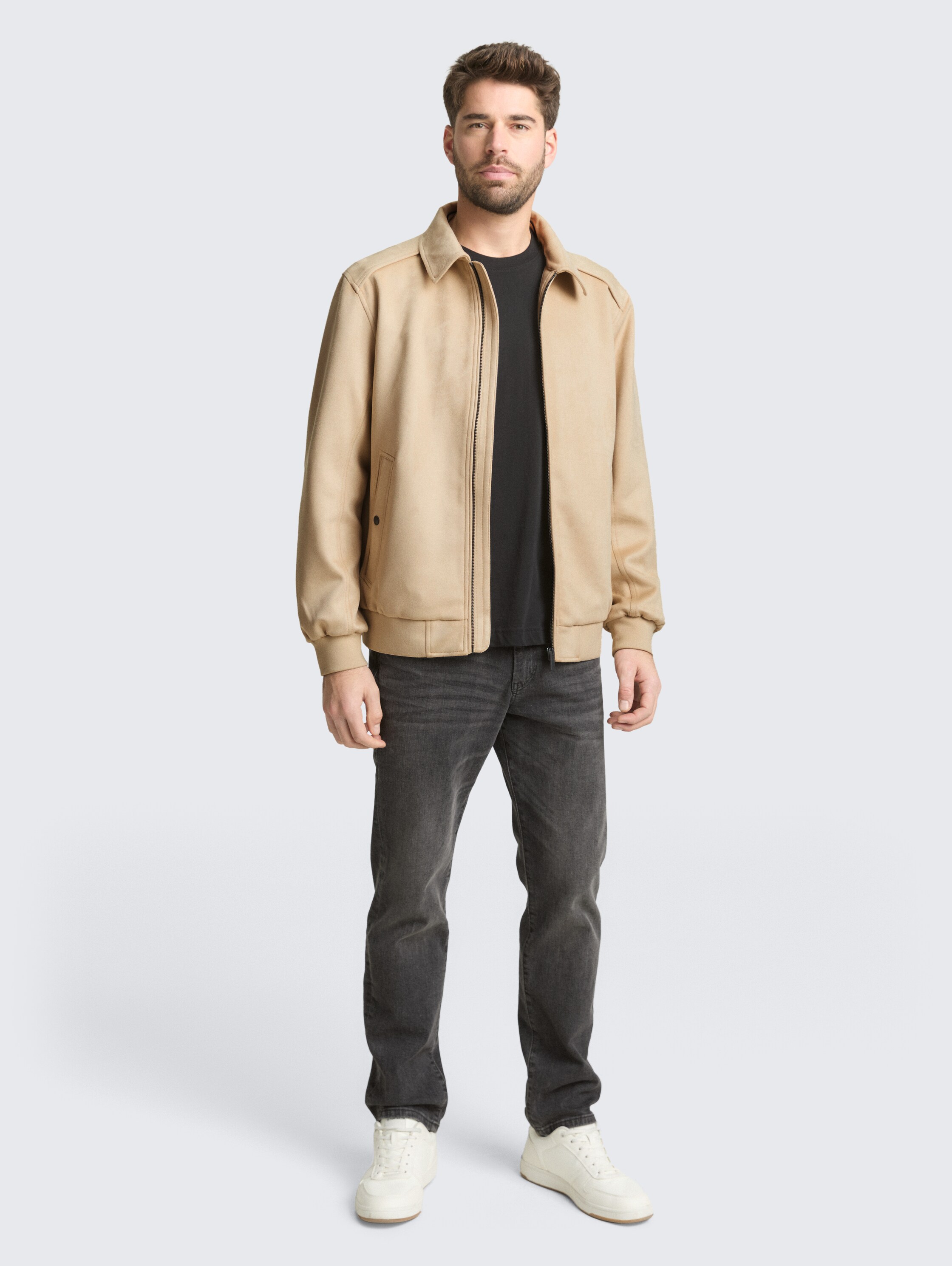 Jacke in Wildleder-Optik - Cashew Beige - seitliche Model-Ansicht