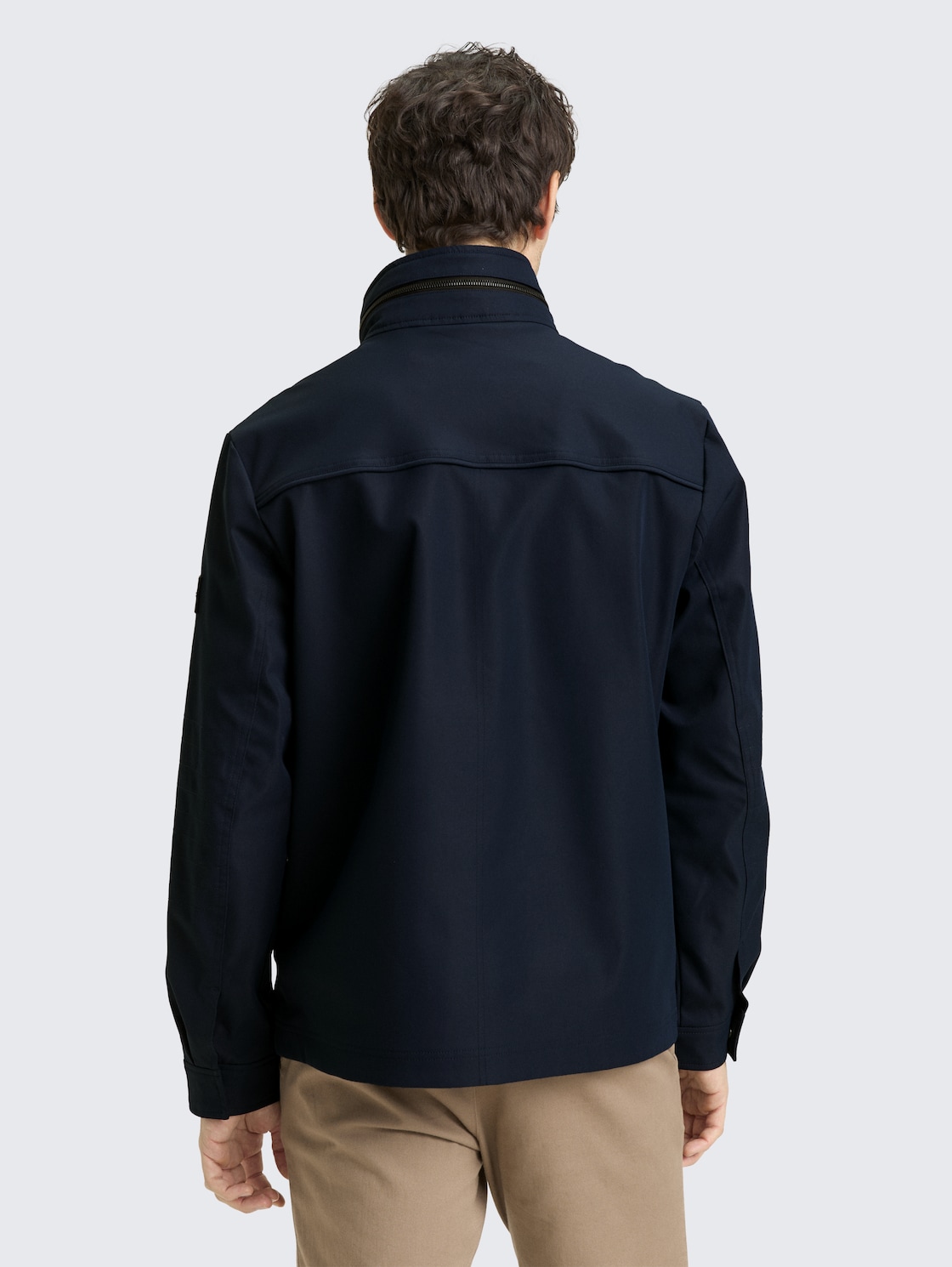 Übergangsjacke aus wasserabweisendem Material - sky captain blue - Model-Rückansicht