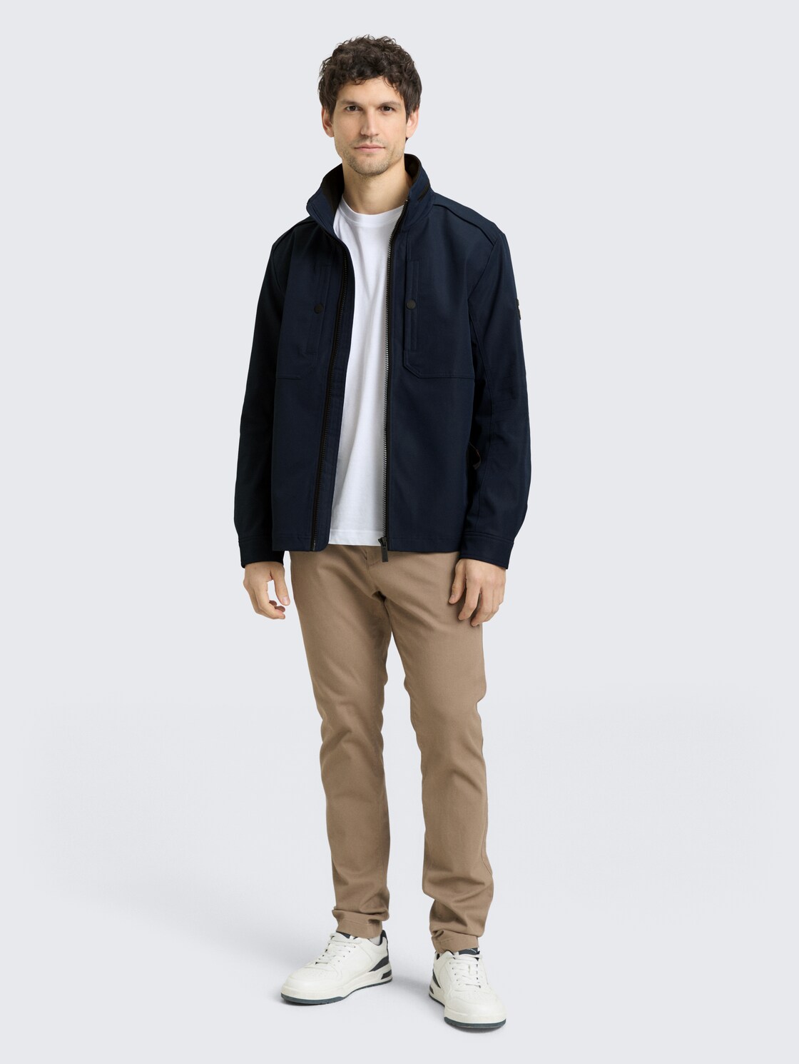 Übergangsjacke aus wasserabweisendem Material - sky captain blue - seitliche Model-Ansicht