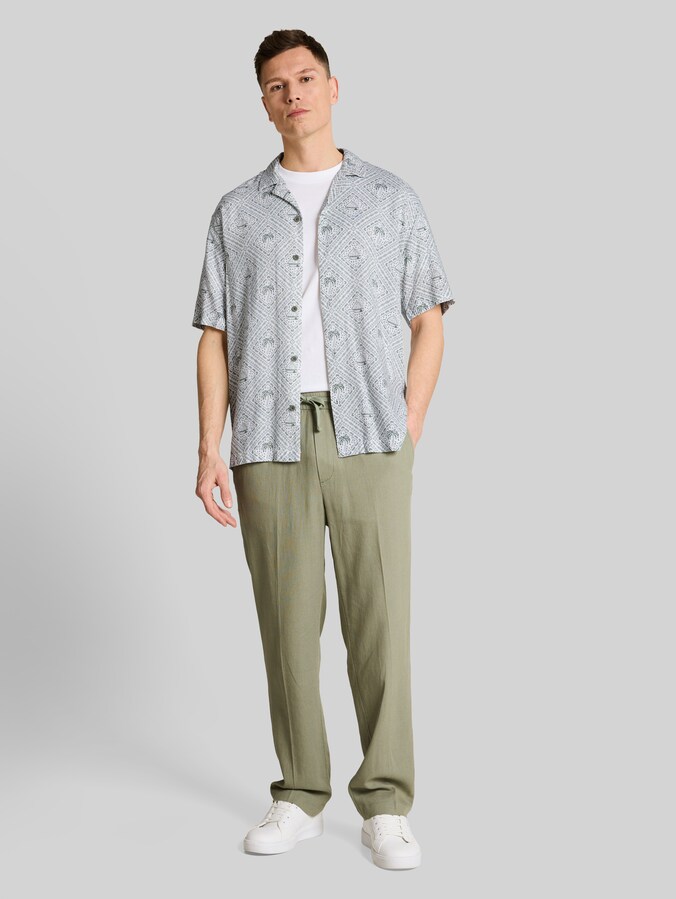 Chemise Resort coupe décontractée avec une part de lin par Denim Male, green white tropical print