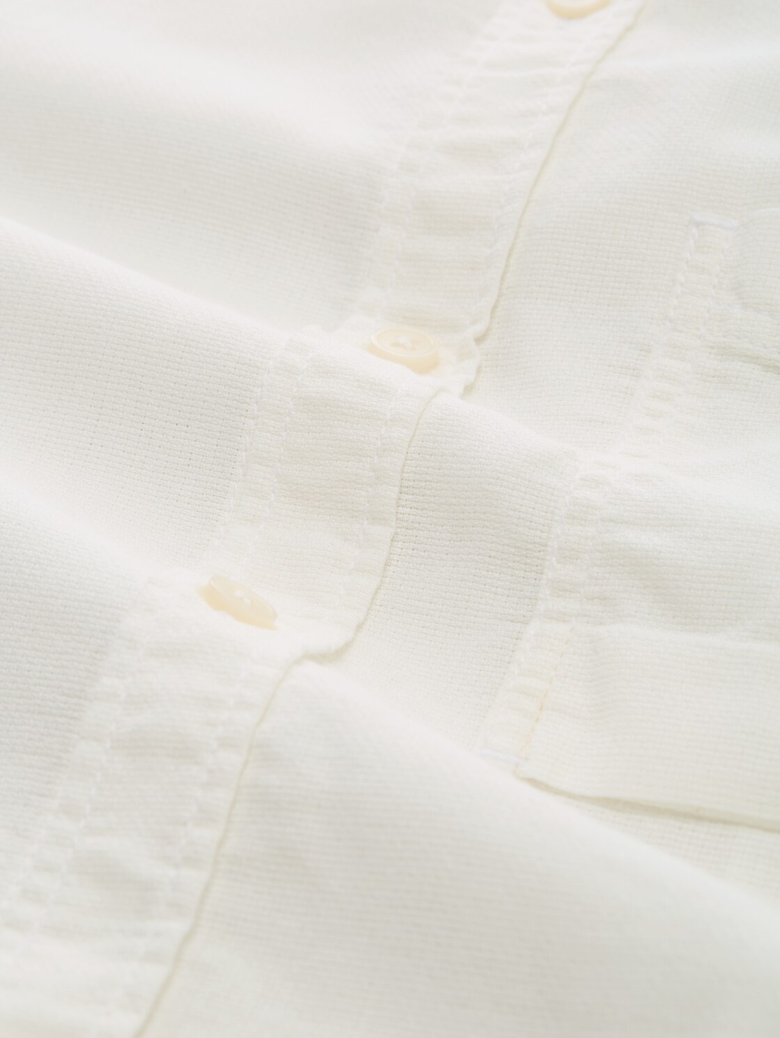 Relaxed Fit Kurzarmhemd mit Brusttasche - White - Material-Ansicht