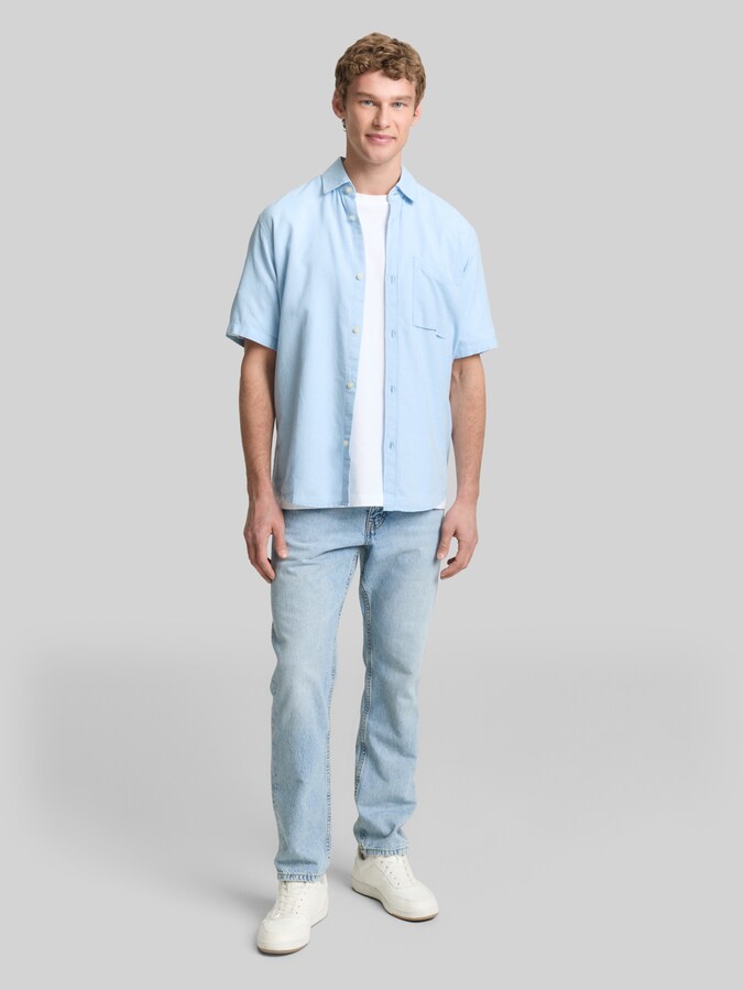 Chemise à manches courtes ample avec poche poitrine par Denim Male, light blue structure