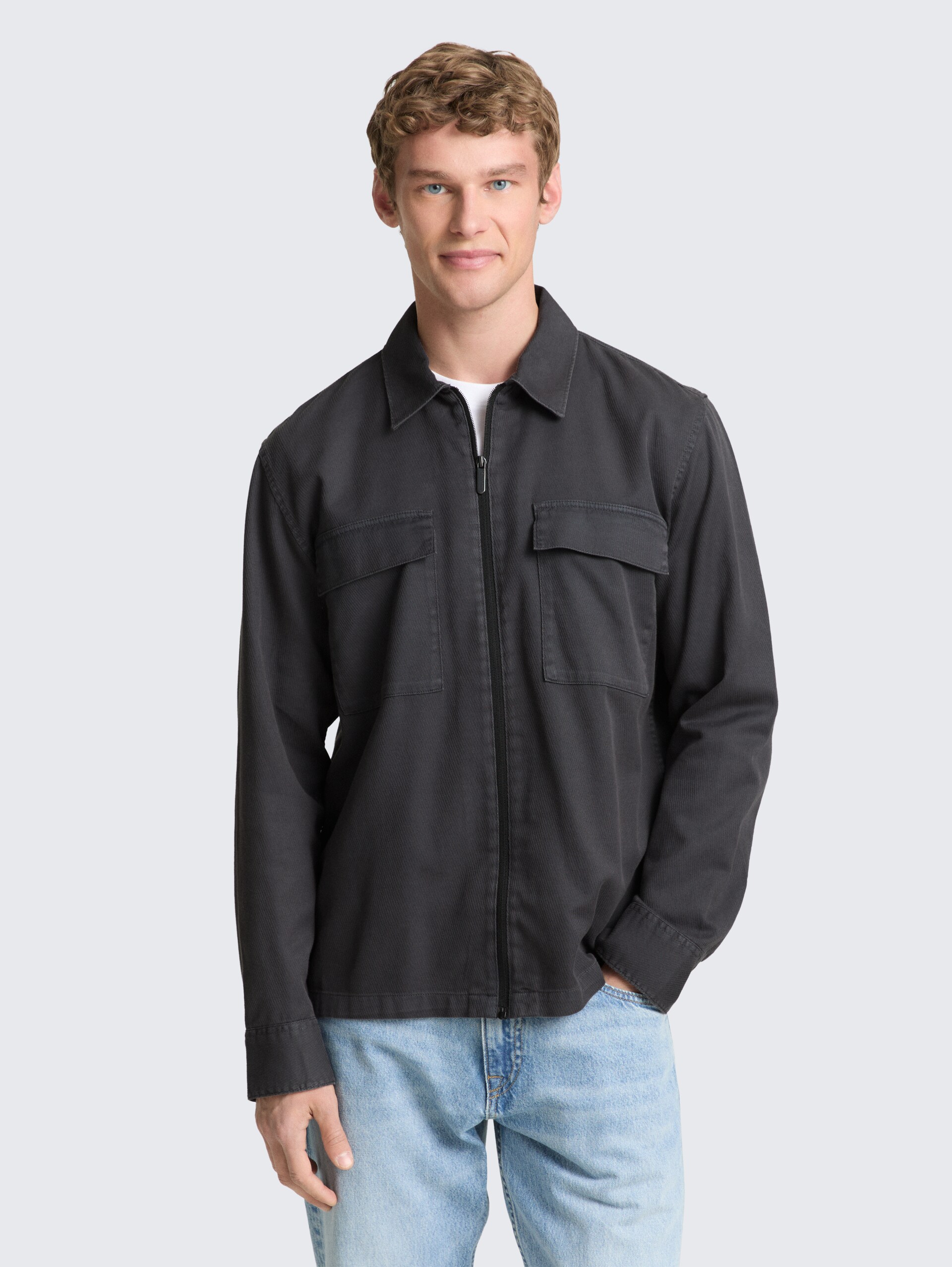 Overshirt mit Reißverschluss - urban medium grey - Ausschnitt Model-Vorderansicht