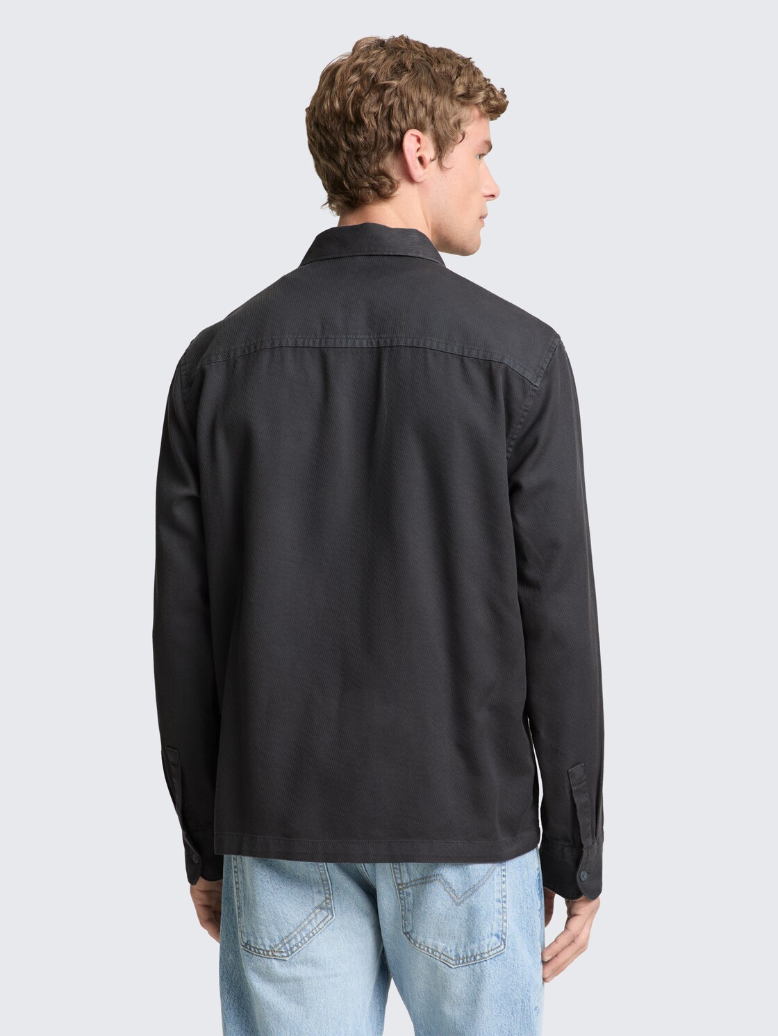Overshirt mit Reißverschluss - urban medium grey - Auschnitt Model-Rückansicht