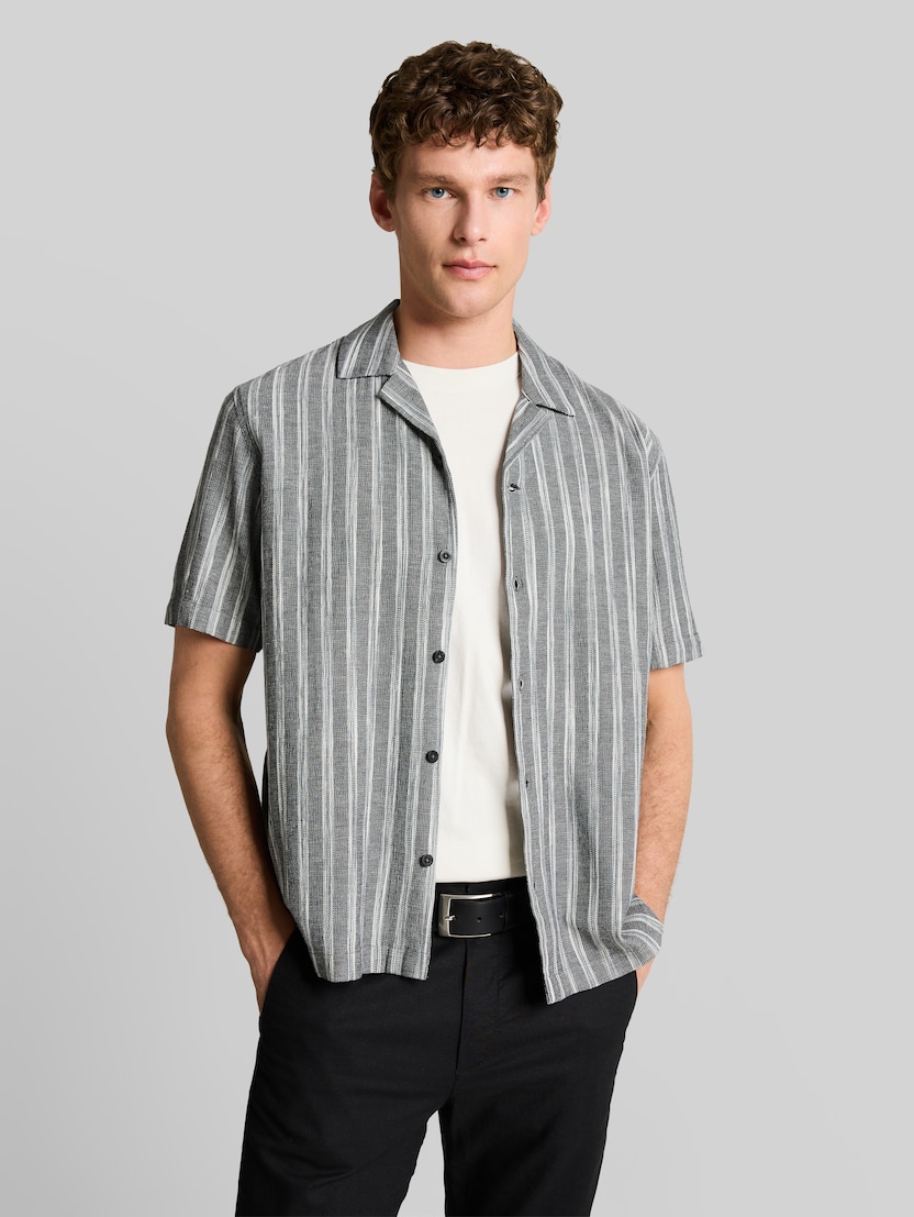 Relaxed Fit Resort Hemd mit Leinenanteil von Denim Male, black greyish stripe