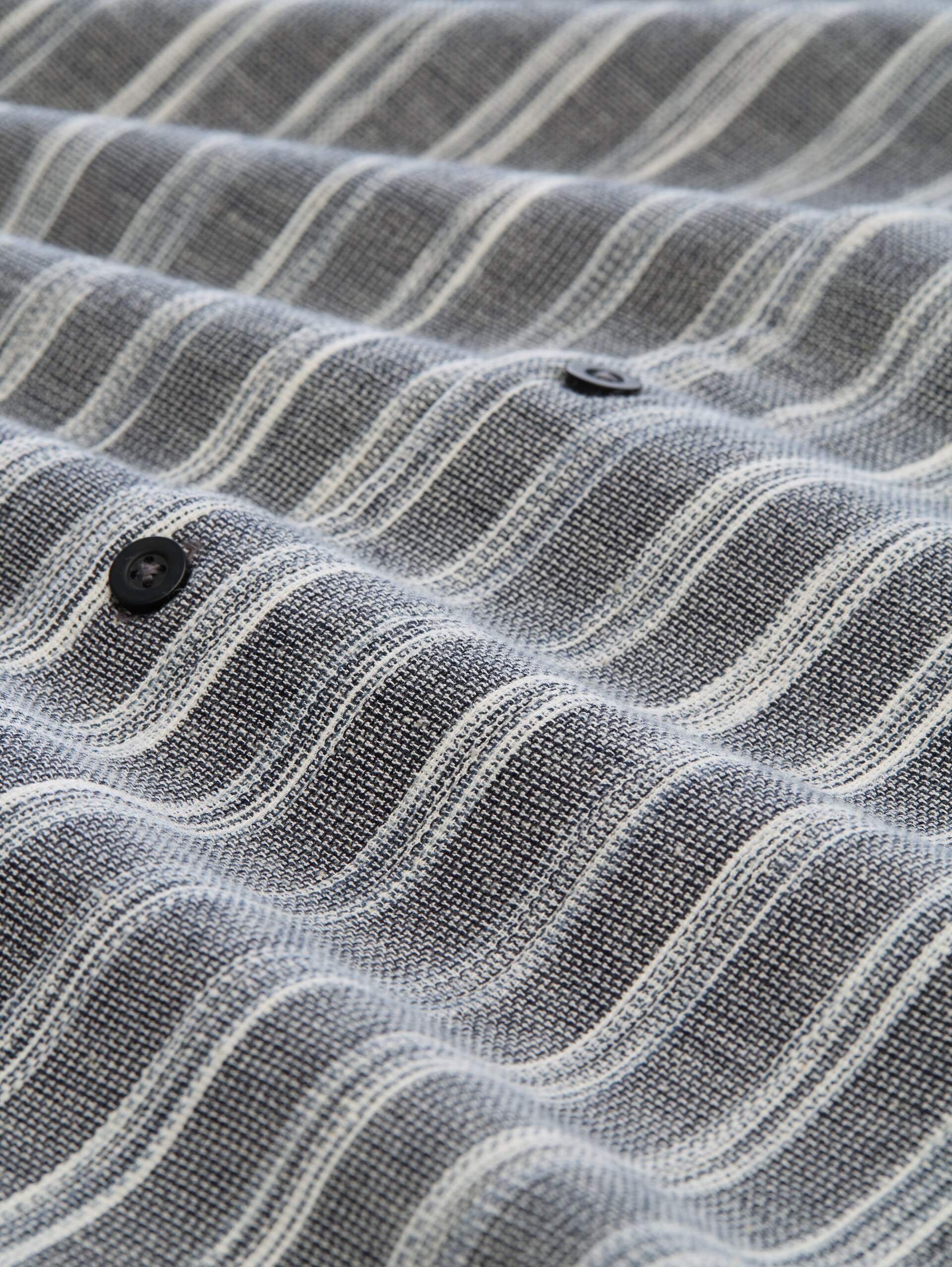 Relaxed Fit Resort Hemd mit Leinenanteil - black greyish stripe - Material-Ansicht