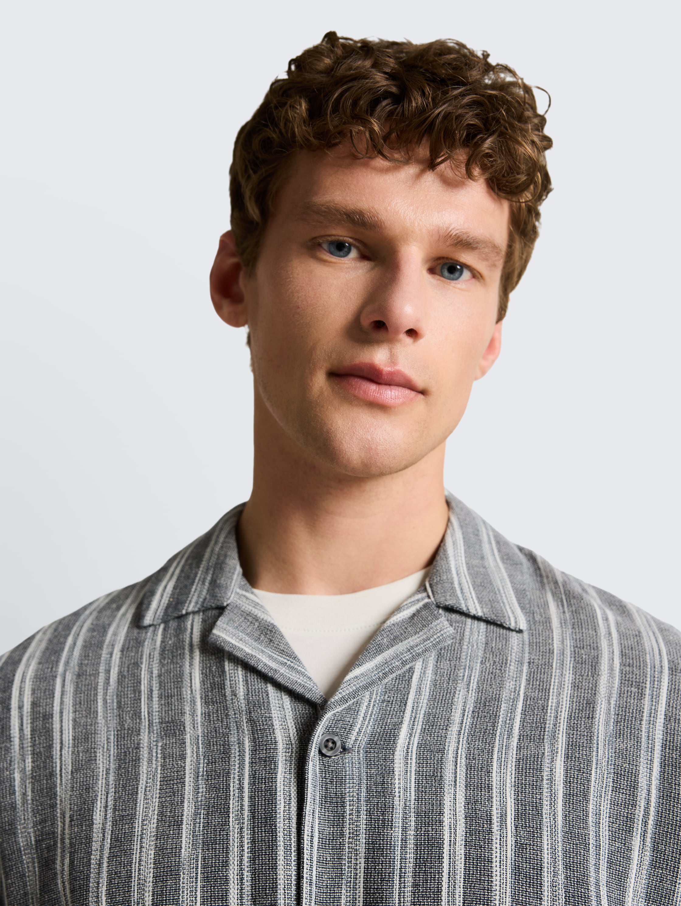 Relaxed Fit Resort Hemd mit Leinenanteil - black_greyish_stripe - 