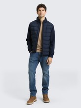 Lightweight Hybrid Jacke mit Stehkragen - sky captain blue - seitliche Model-Ansicht