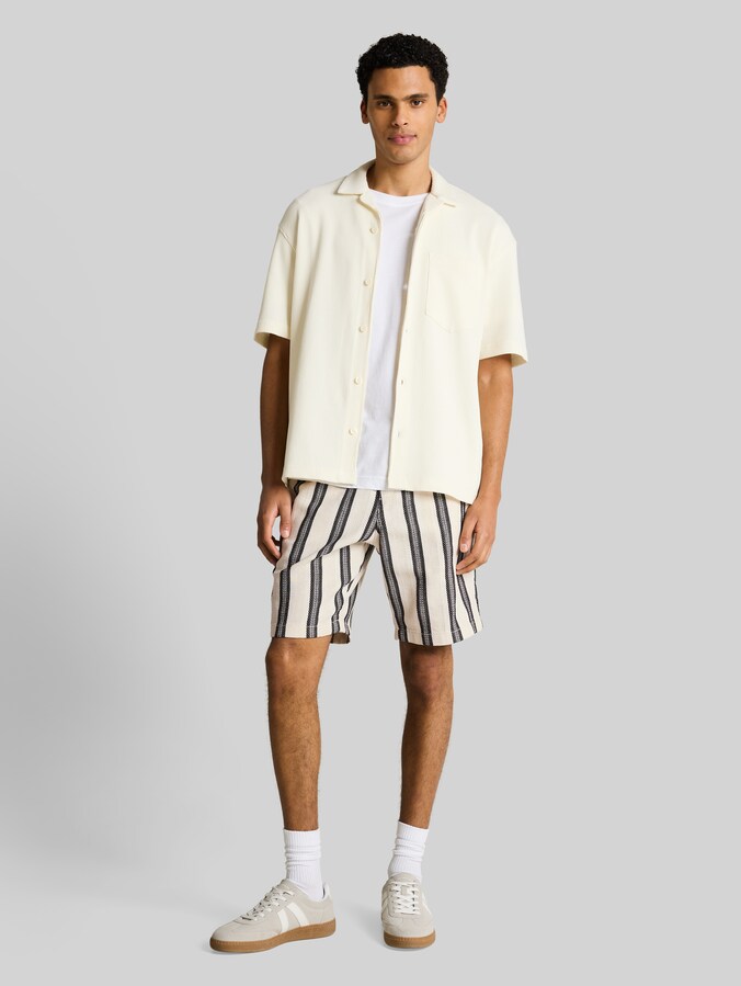 Relaxed fit short met streepmotief door Denim Male, wool white big stripe