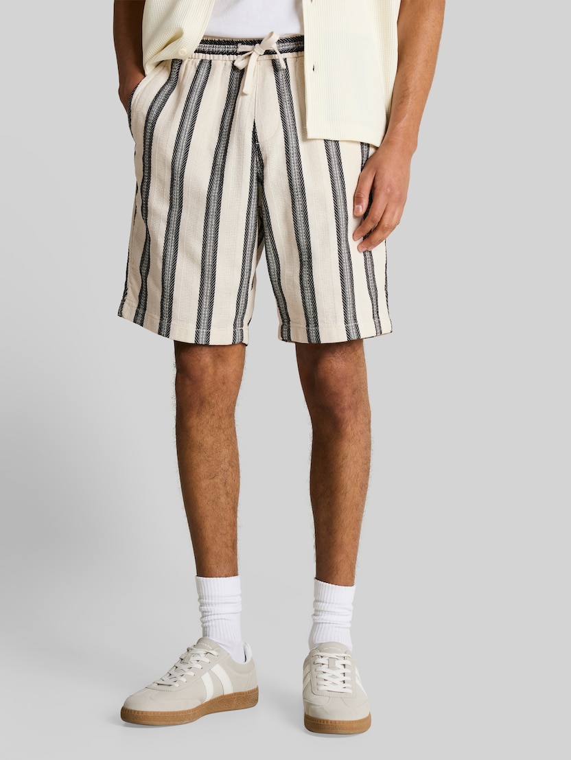 Relaxed fit short met streepmotief door Denim Male, wool white big stripe