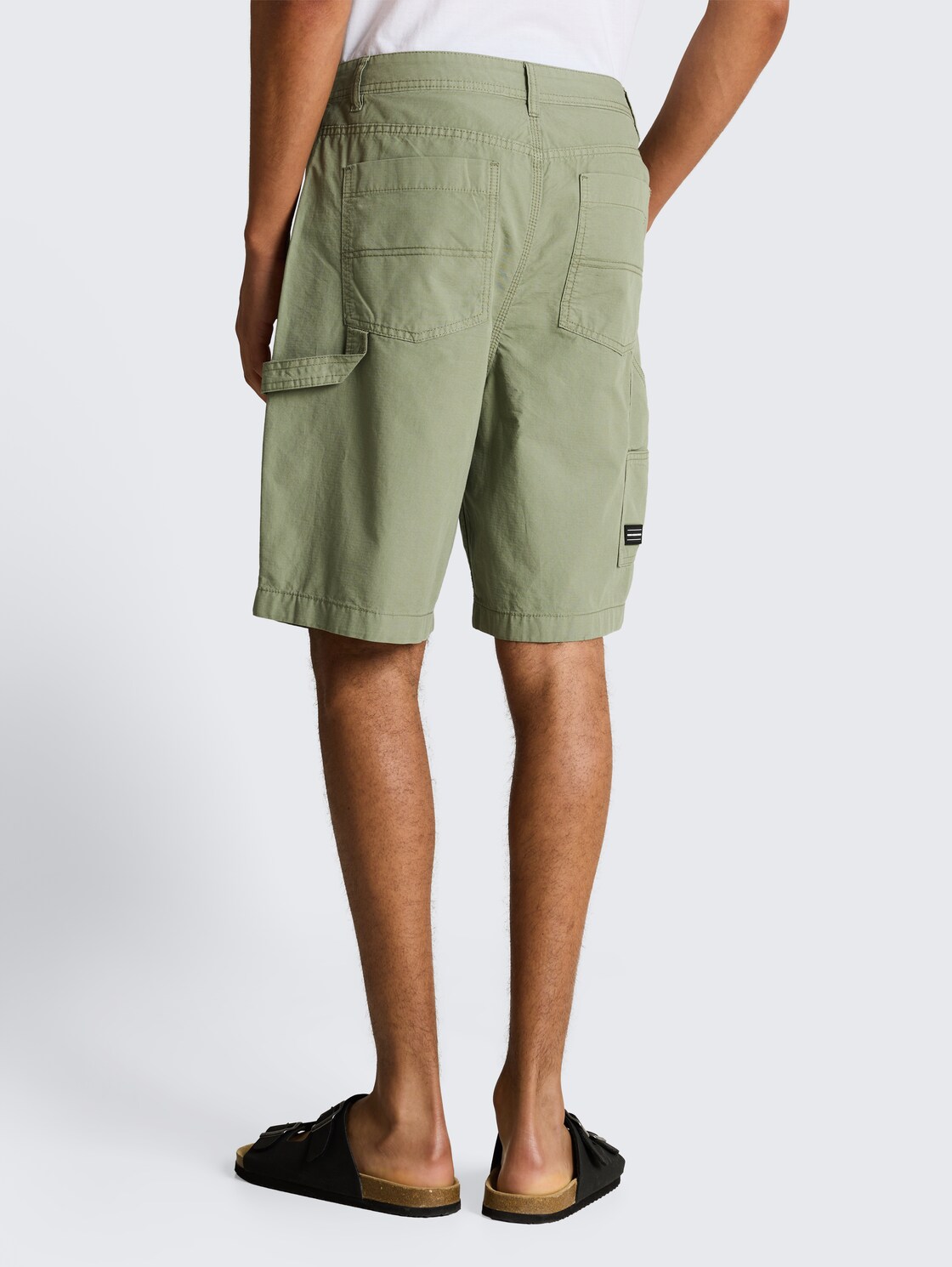 TTLOOSE Carpenter-Shorts - Sea Spray - Auschnitt Model-Rückansicht