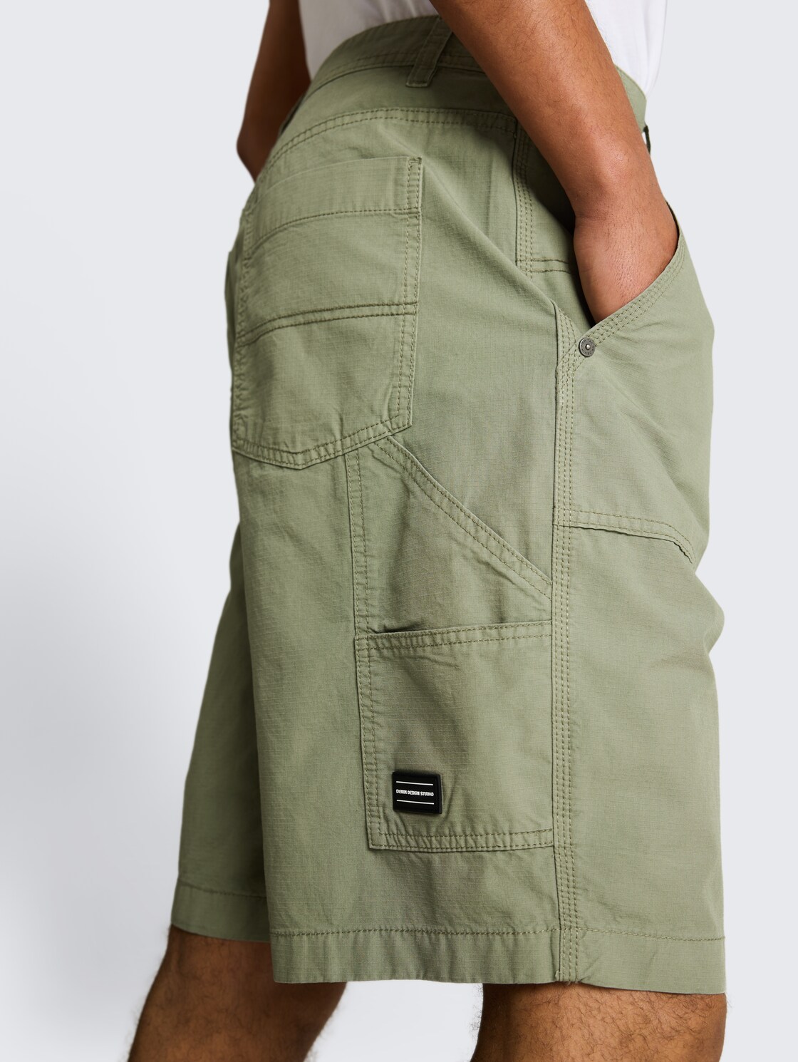 TTLOOSE Carpenter-Shorts - Sea Spray - Detail-Model-Ansicht