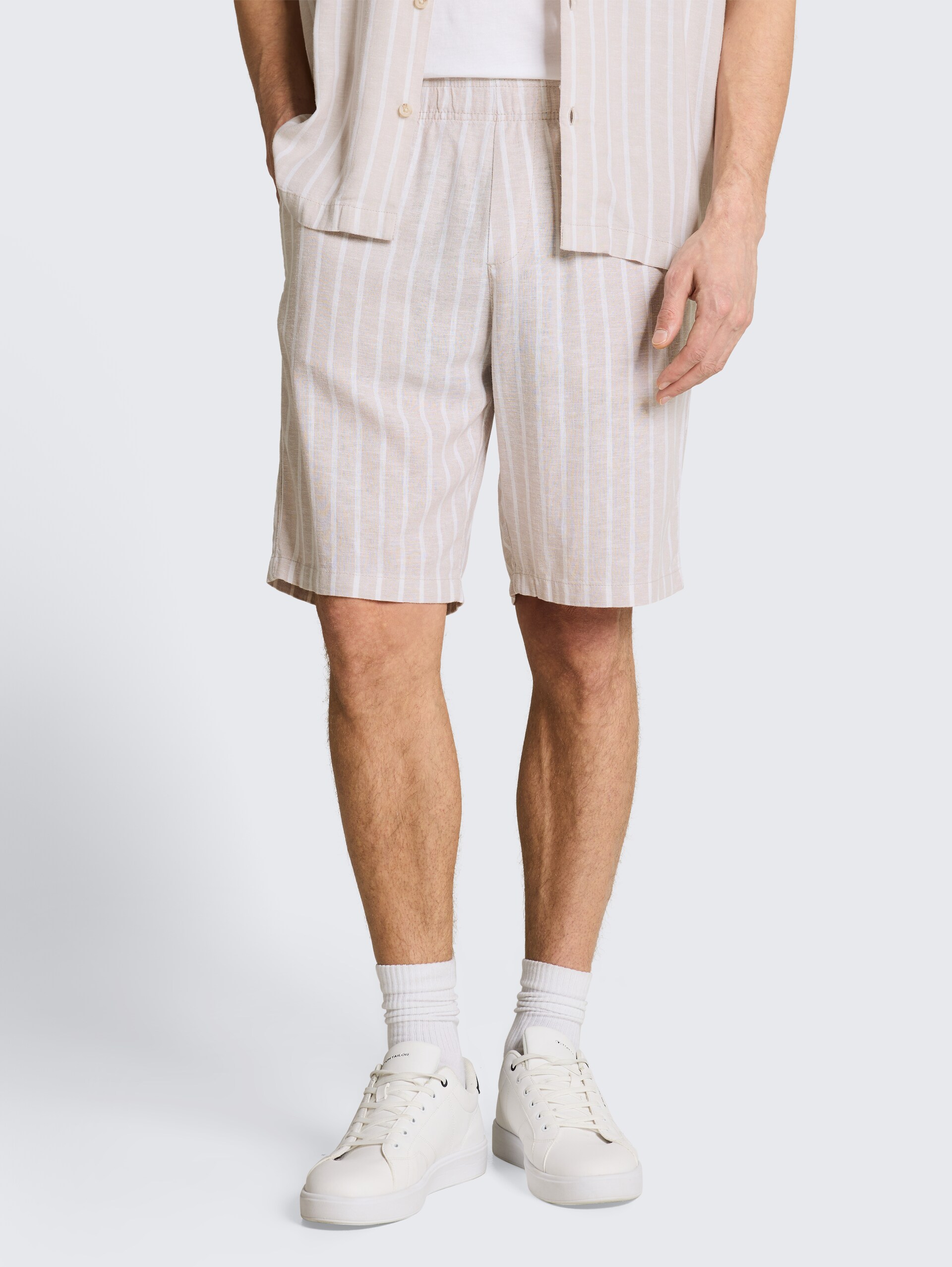 TTRELAXED Shorts mit Leinenanteil - muted grey stripe - Ausschnitt Model-Vorderansicht