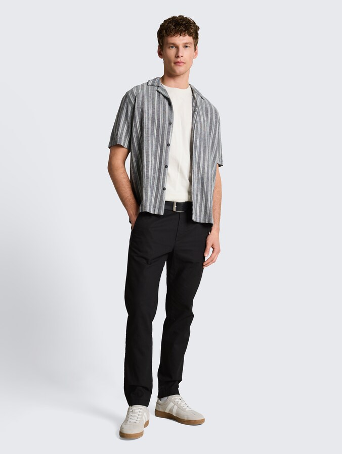 TTTAPERED Relaxed Chino Hose mit Leinenanteil von Denim Male, Black