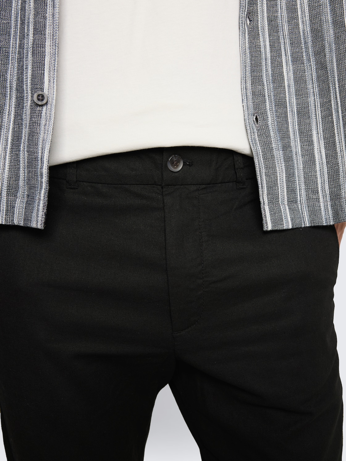 TTTAPERED Relaxed Chino Hose mit Leinenanteil - Black - Detail-Model-Ansicht