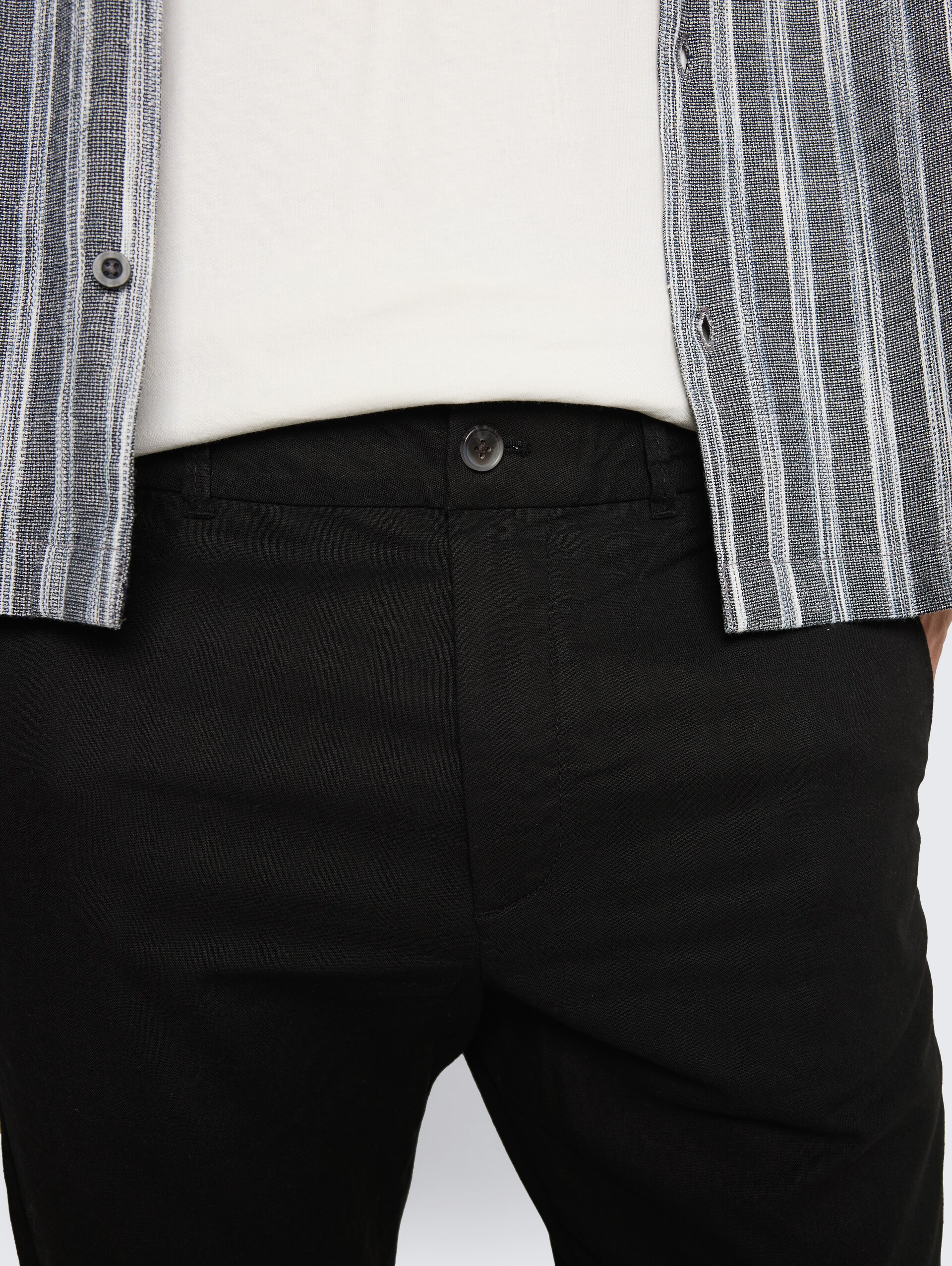 TTTAPERED relaxed chino trousers with linen blend - Black - Detail model view