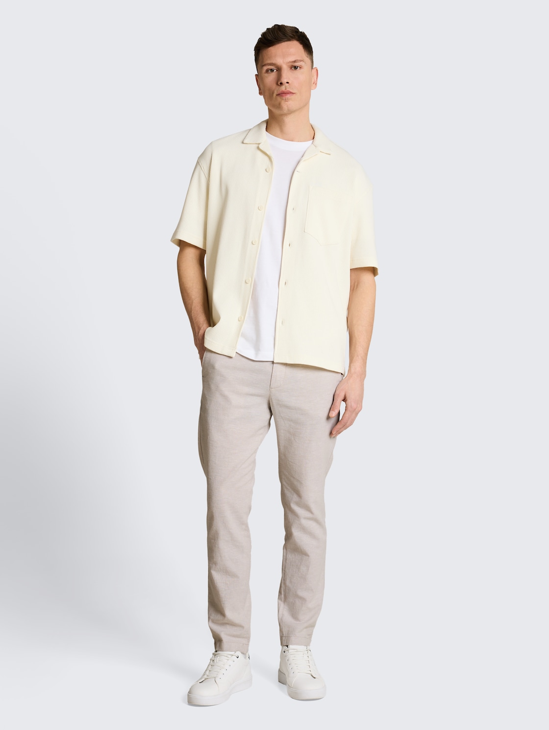 TTTAPERED Relaxed Chino Hose mit Leinenanteil - muted grey chambray - Model-Vorderansicht