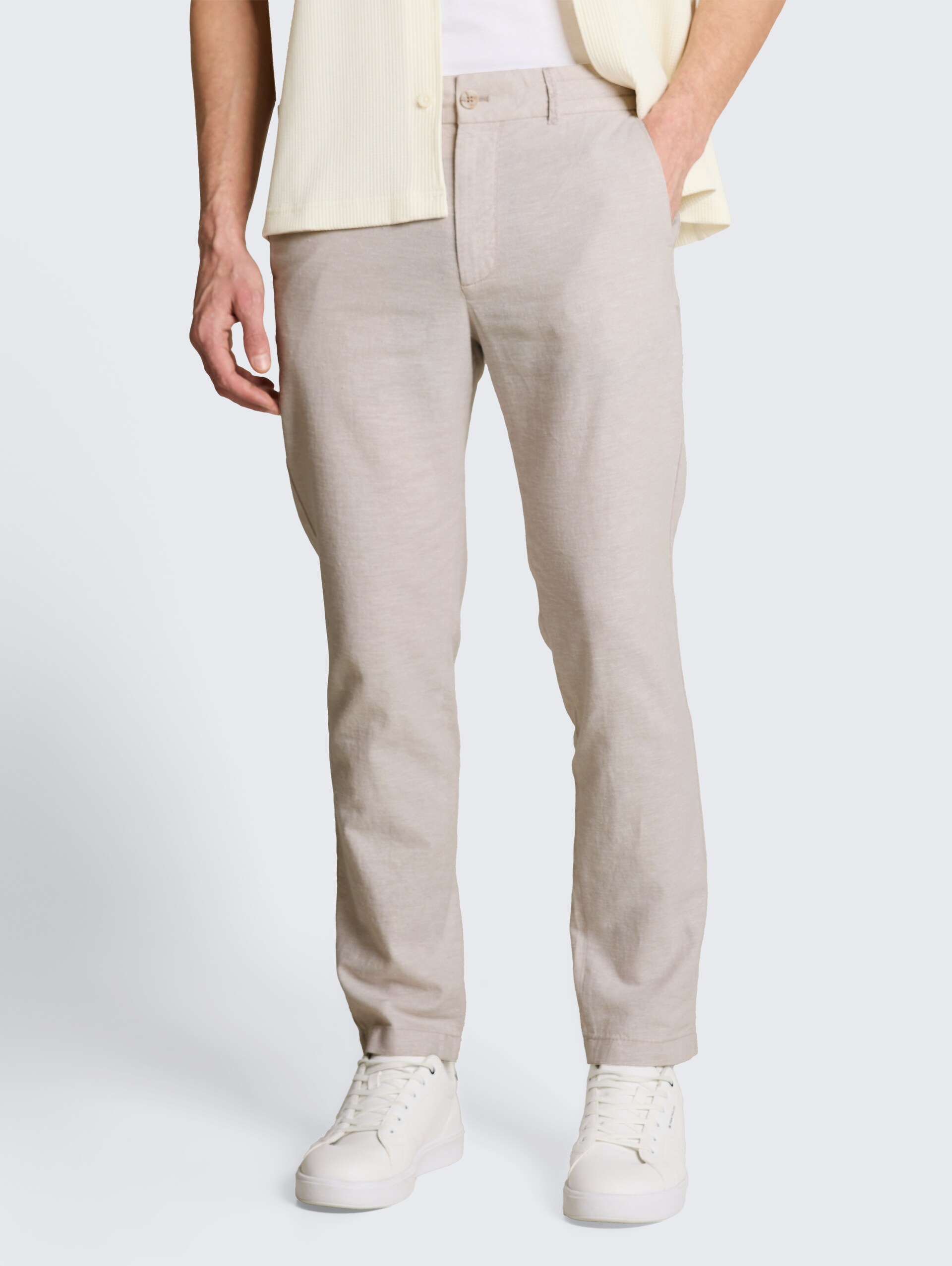 TTTAPERED Relaxed Chino Hose mit Leinenanteil - muted grey chambray - Ausschnitt Model-Vorderansicht