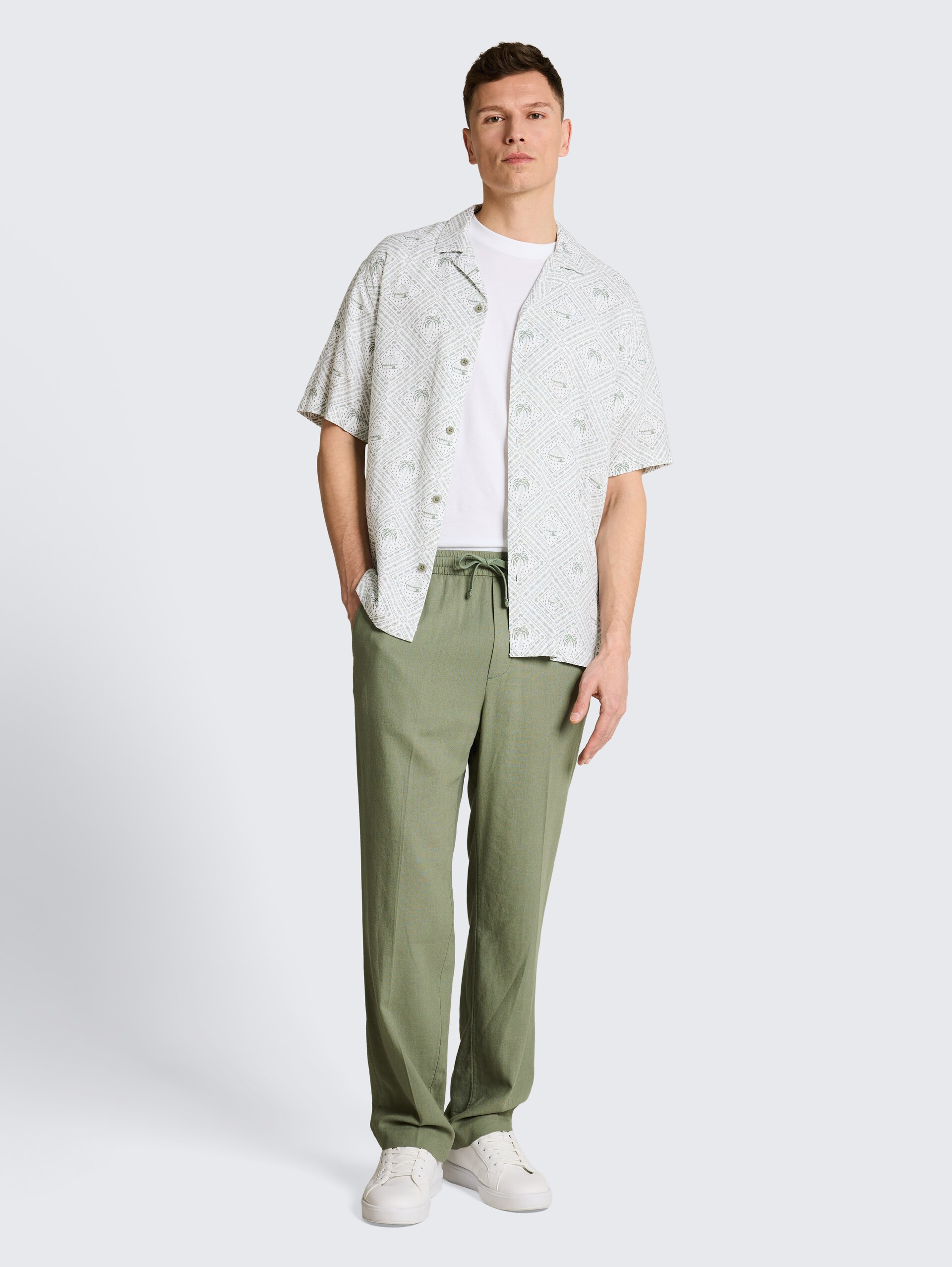 TTLOOSE Hose mit Leinenanteil - Sea Spray - Model-Vorderansicht
