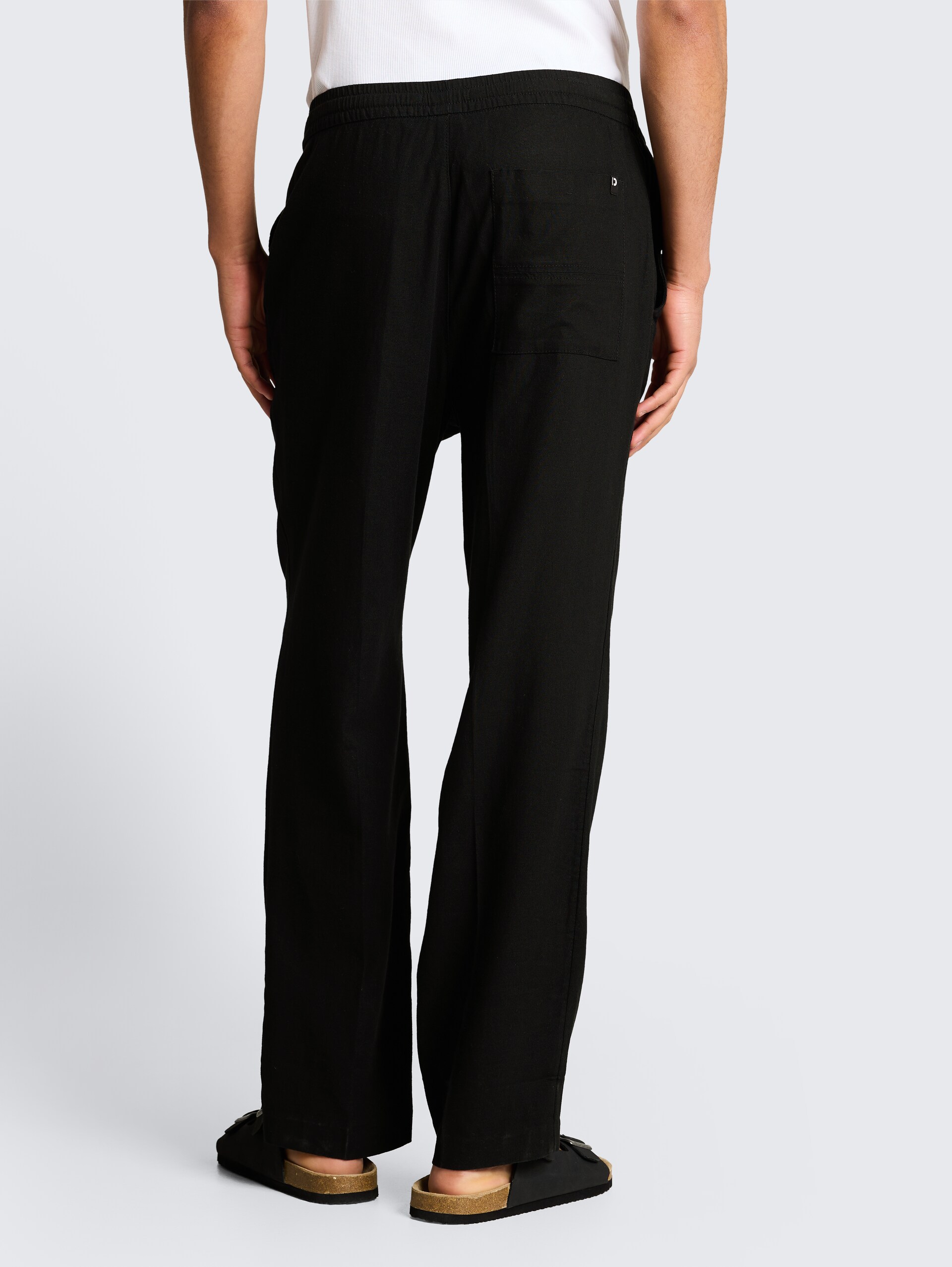 TTLOOSE broek met linnen - Black - Neklijn model-achteraanzicht