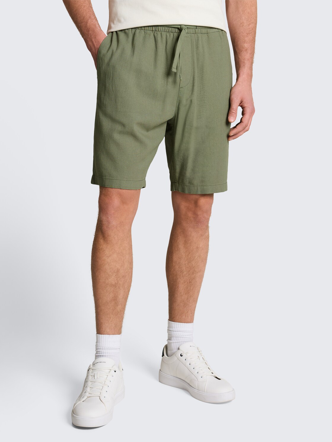 TTRELAXED Shorts mit Leinenanteil - Sea Spray - Ausschnitt Model-Vorderansicht