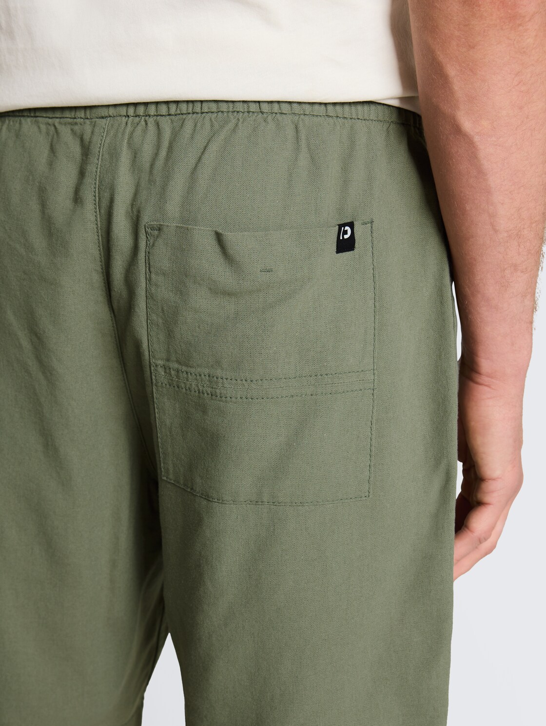 TTRELAXED Shorts mit Leinenanteil - Sea Spray - Detail-Model-Ansicht