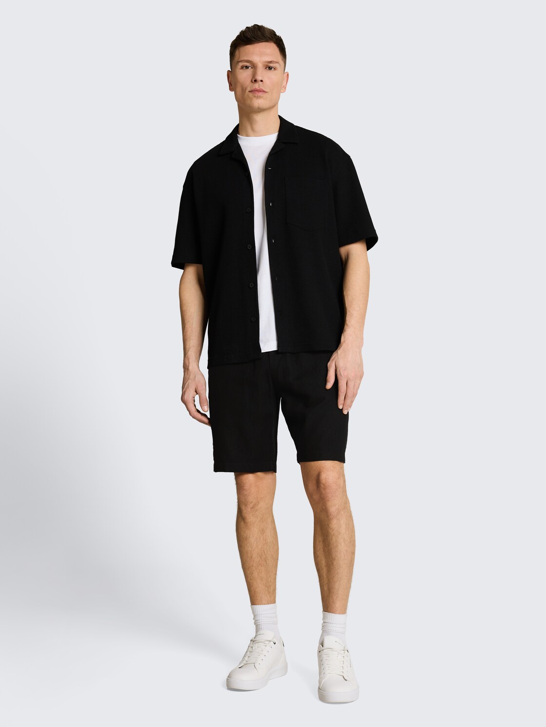 TTRELAXED Shorts mit Leinenanteil - Black - Model-Vorderansicht
