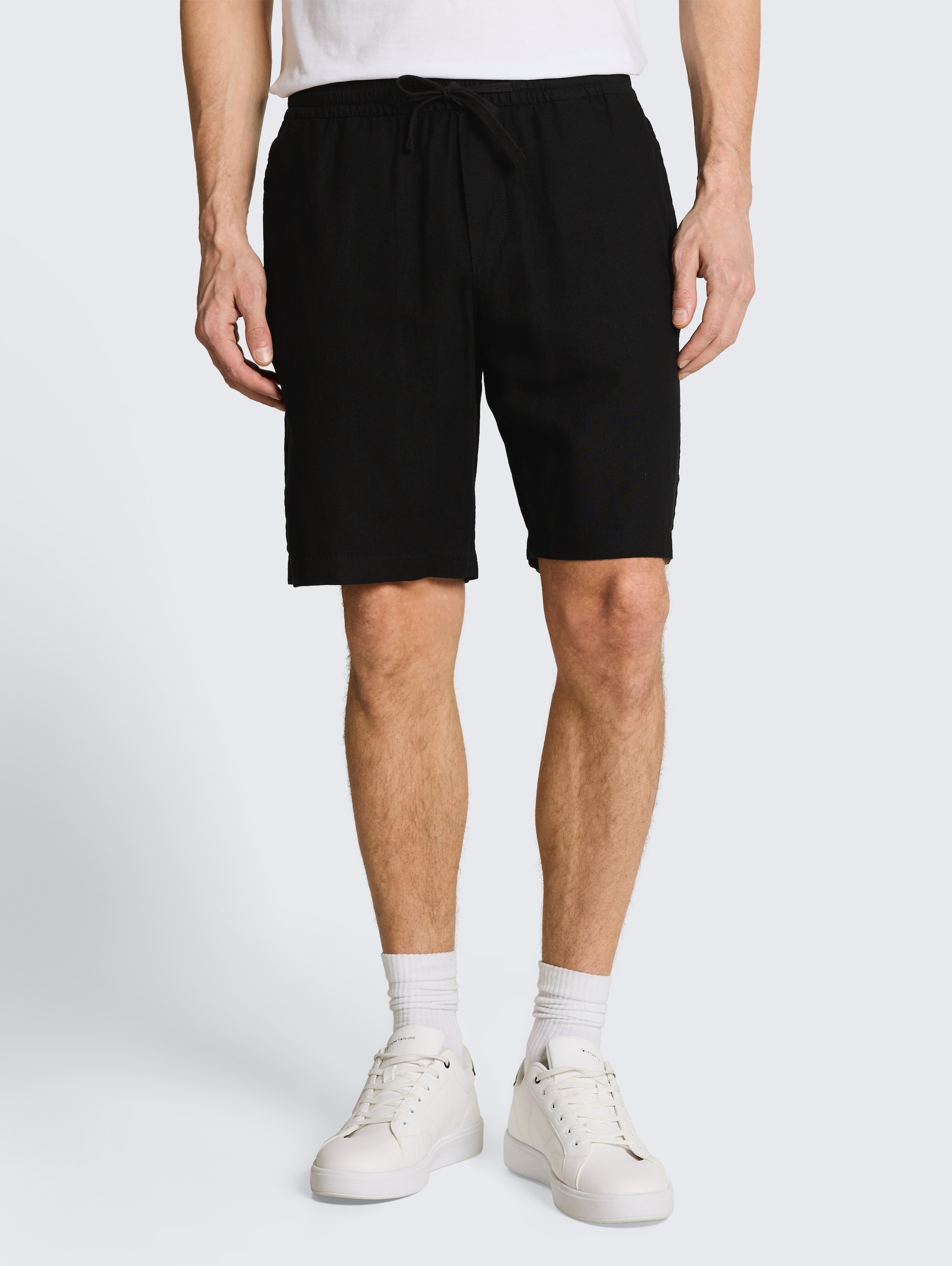 TTRELAXED Shorts mit Leinenanteil - Black - Ausschnitt Model-Vorderansicht
