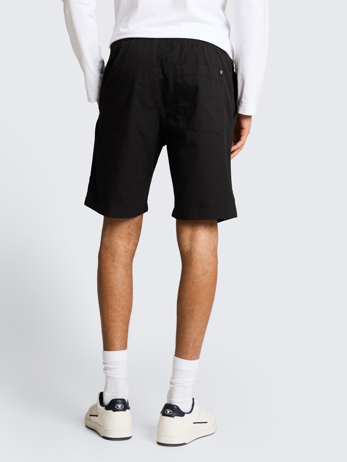 TTREGULAR cotton shorts - Black - Neckline model-back view