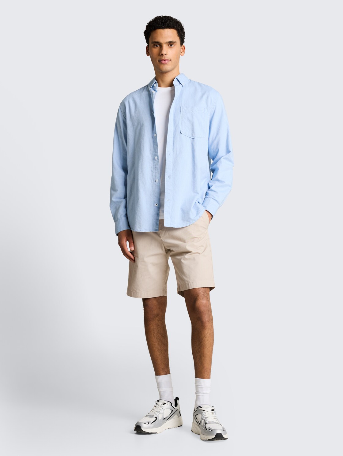 TTREGULAR Shorts aus Baumwolle - muted grey - Model-Vorderansicht