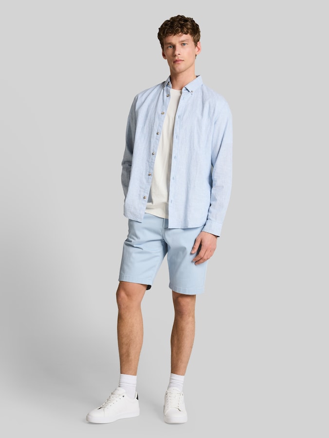 TTREGULAR Chino Shorts mit Gürtel von Denim Male, smart light blue