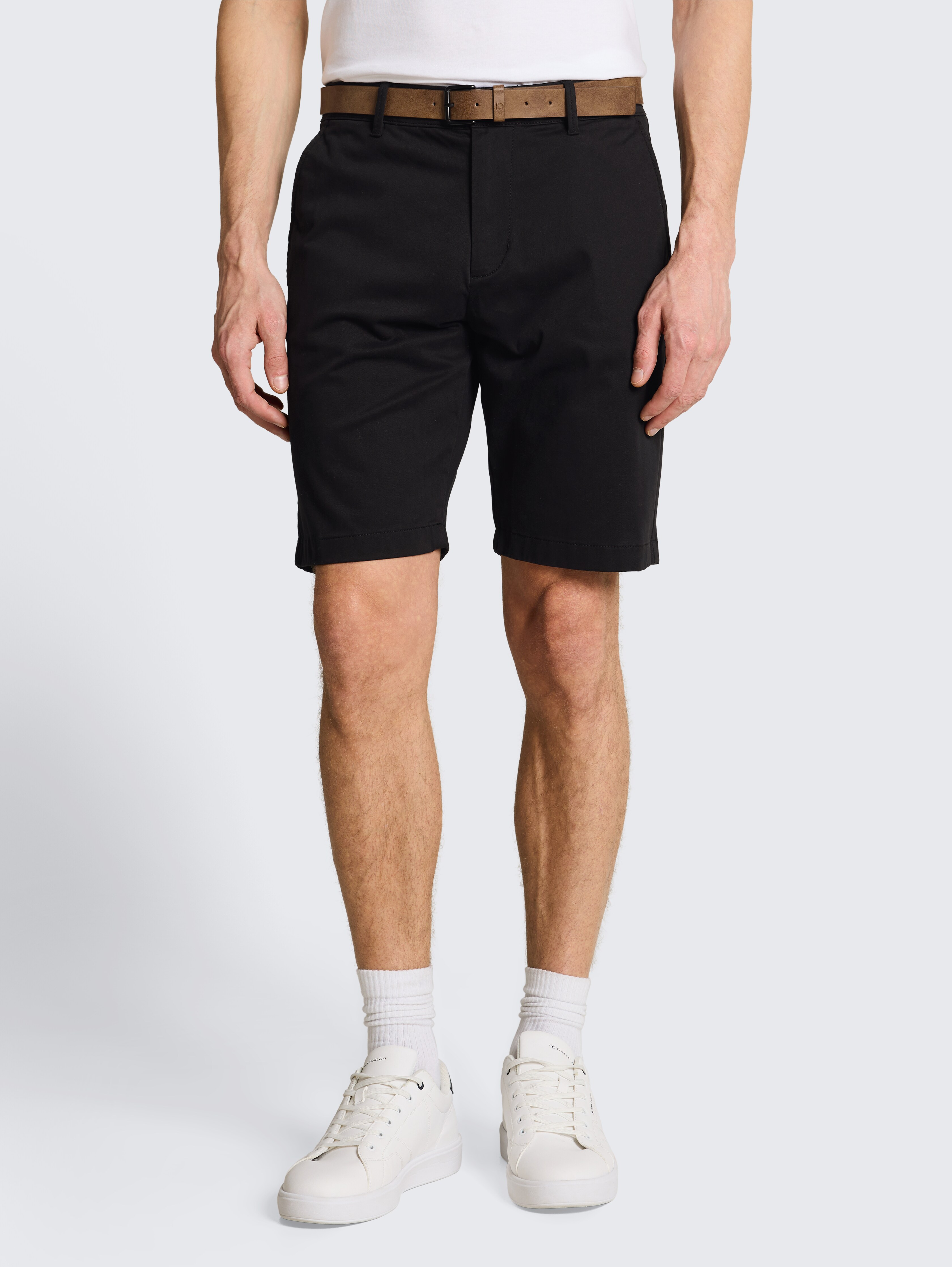 TTREGULAR Chino Shorts mit Gürtel von Denim Male, Black