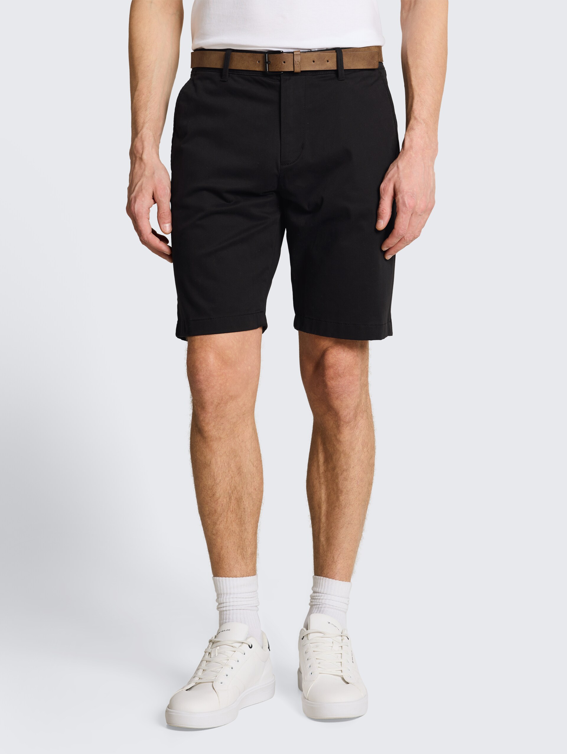 TTREGULAR Chino Shorts mit Gürtel - Black - Ausschnitt Model-Vorderansicht